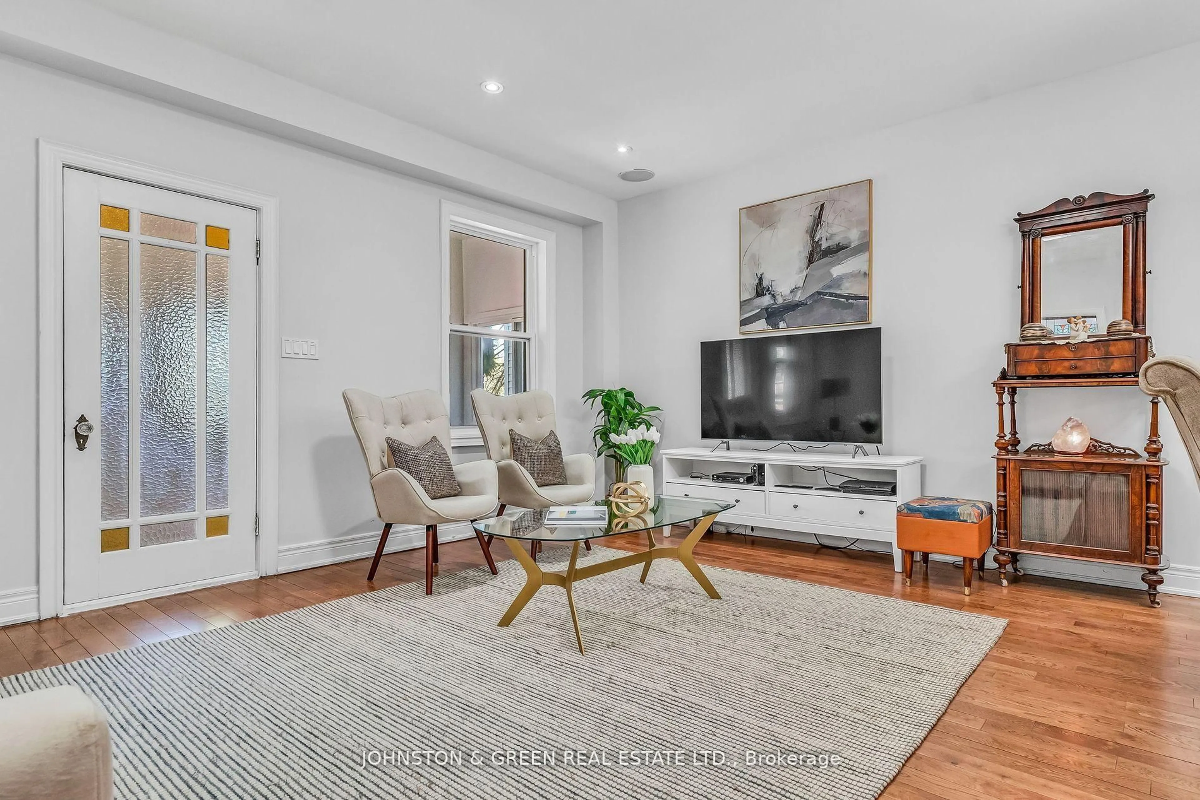 Living room with furniture, unknown for 294 Oak Park Ave, Toronto Ontario M4C 4N5