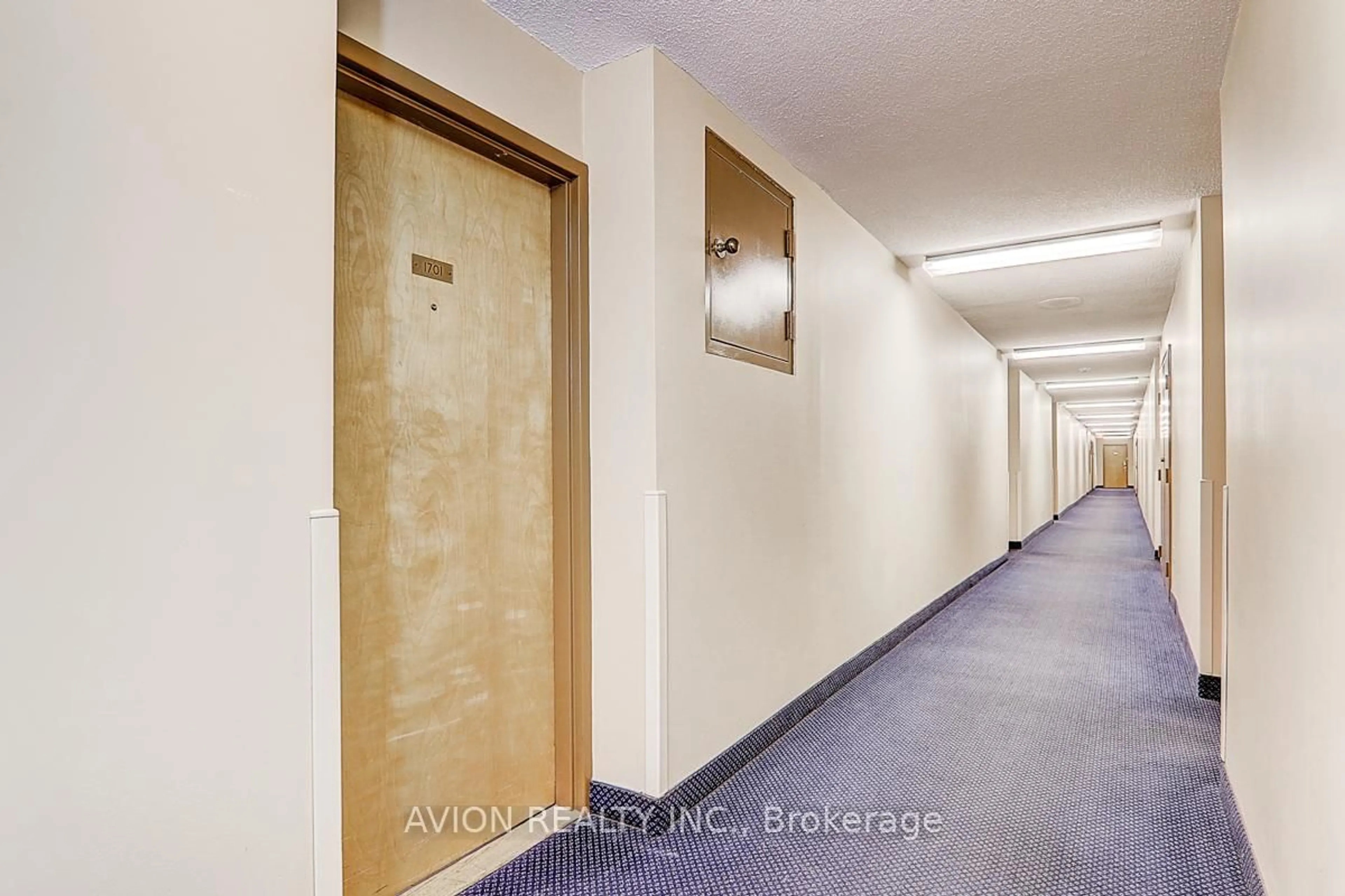 Indoor foyer for 3050 Ellesmere Rd #1701, Toronto Ontario M1E 5E6