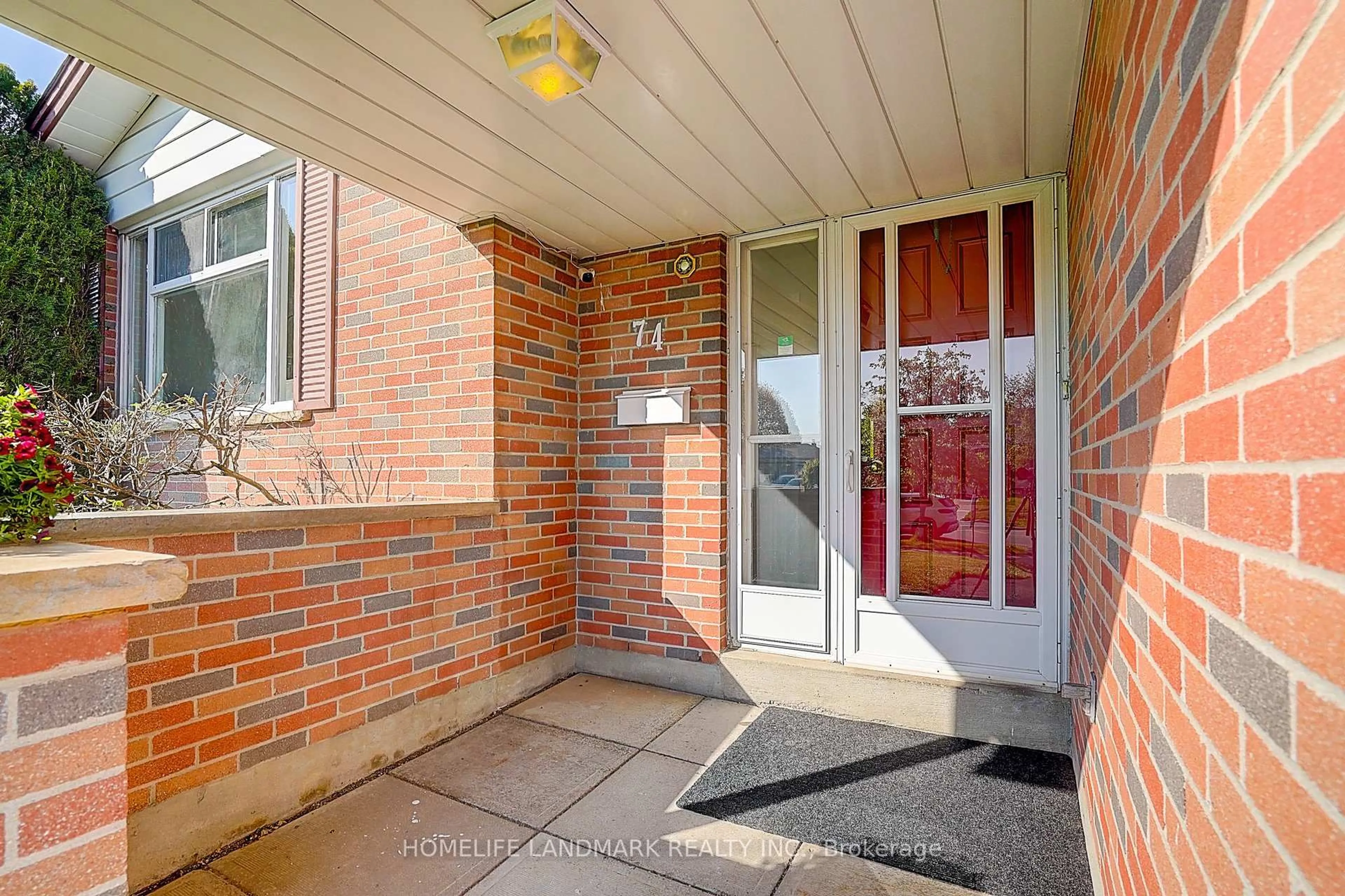 Indoor entryway for 74 Invergordon Ave, Toronto Ontario M1S 2Z2