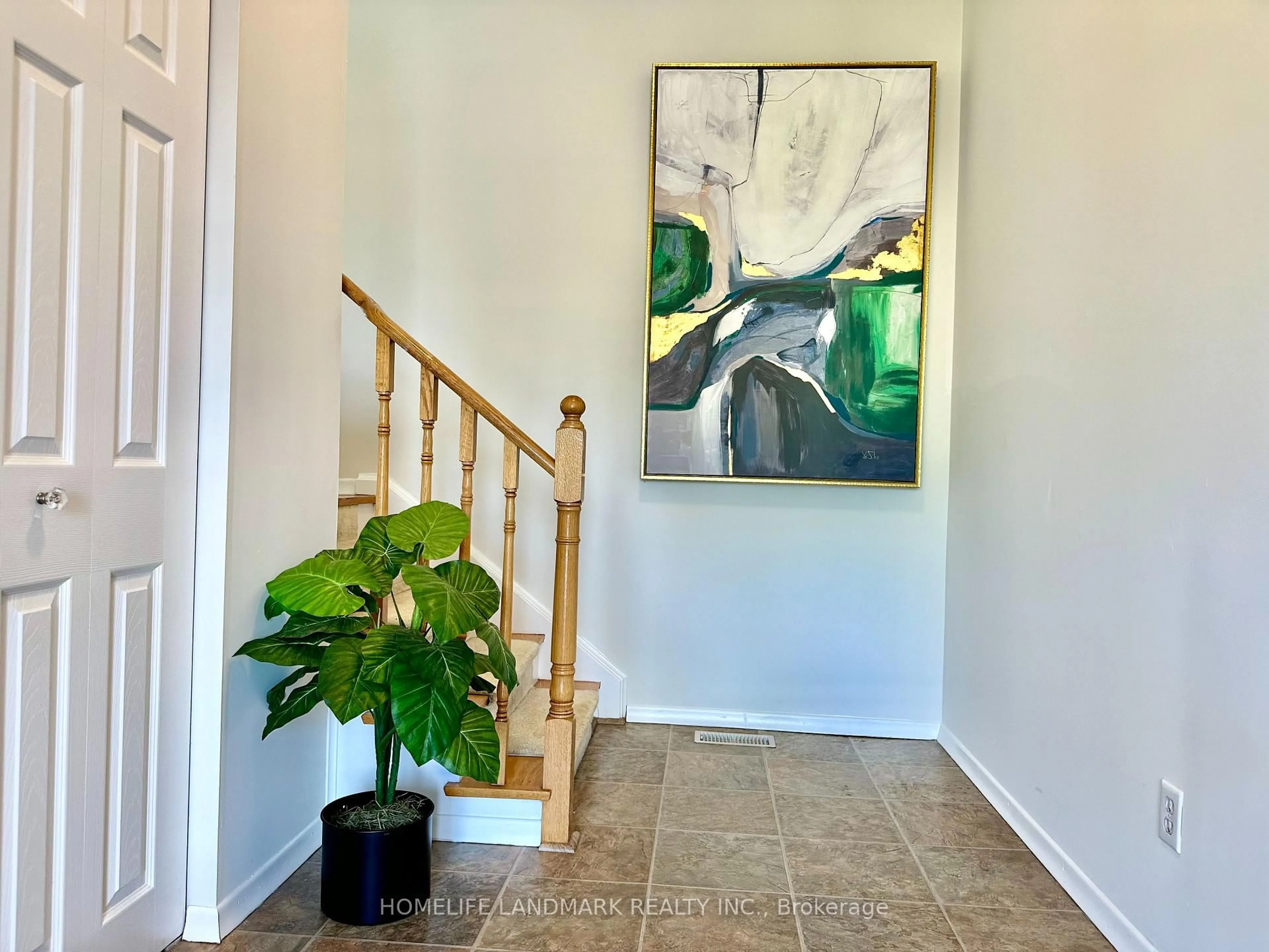 Indoor entryway for 74 Invergordon Ave, Toronto Ontario M1S 2Z2