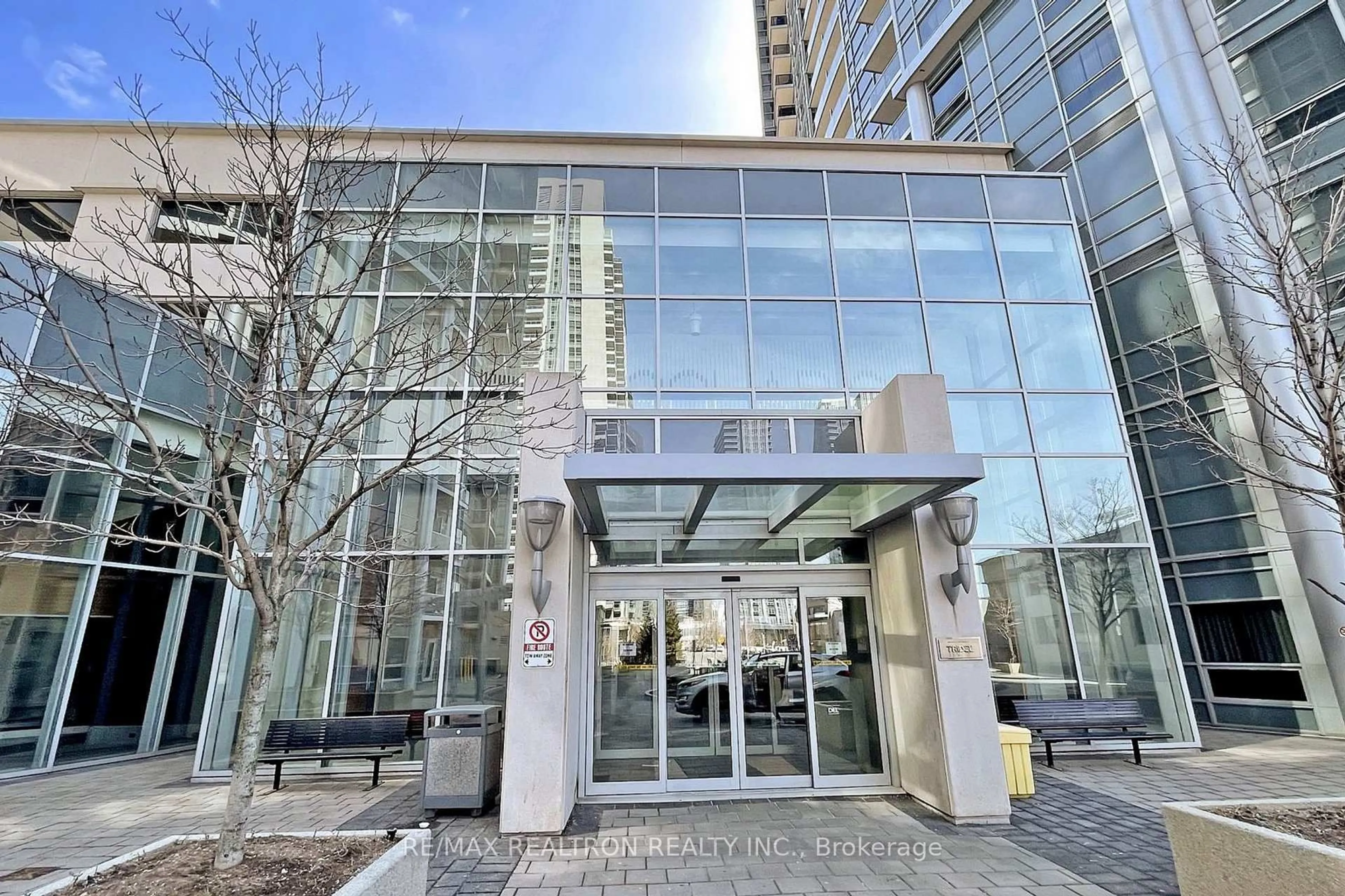 Indoor foyer for 125 Village Green Sq #911, Toronto Ontario M1S 0G3