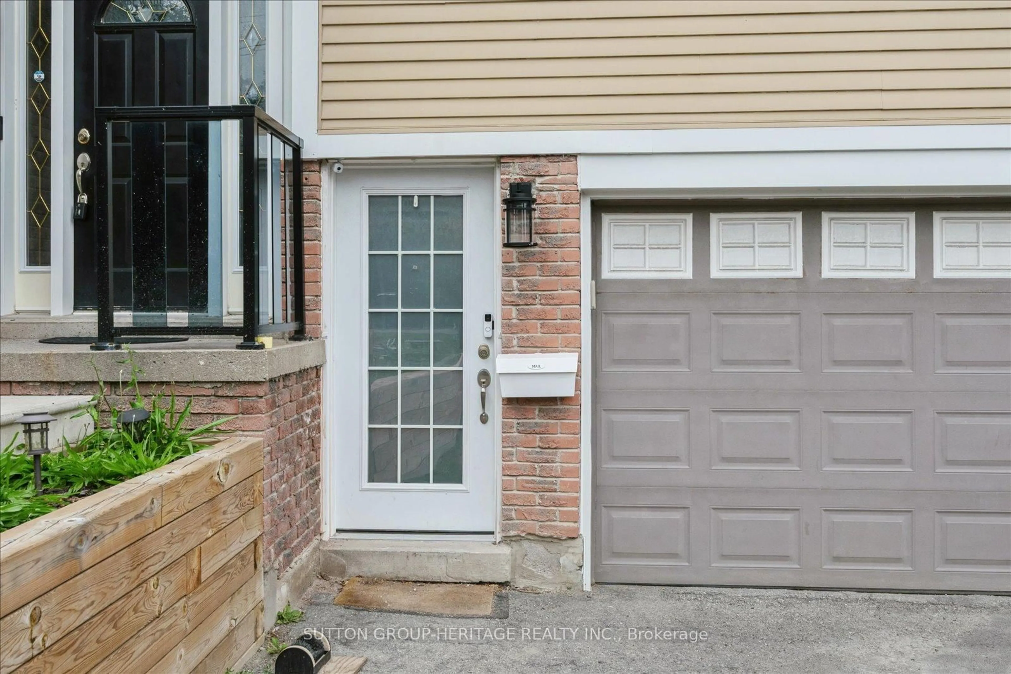 Unknown for 705 Anderson St, Whitby Ontario L1N 3W1