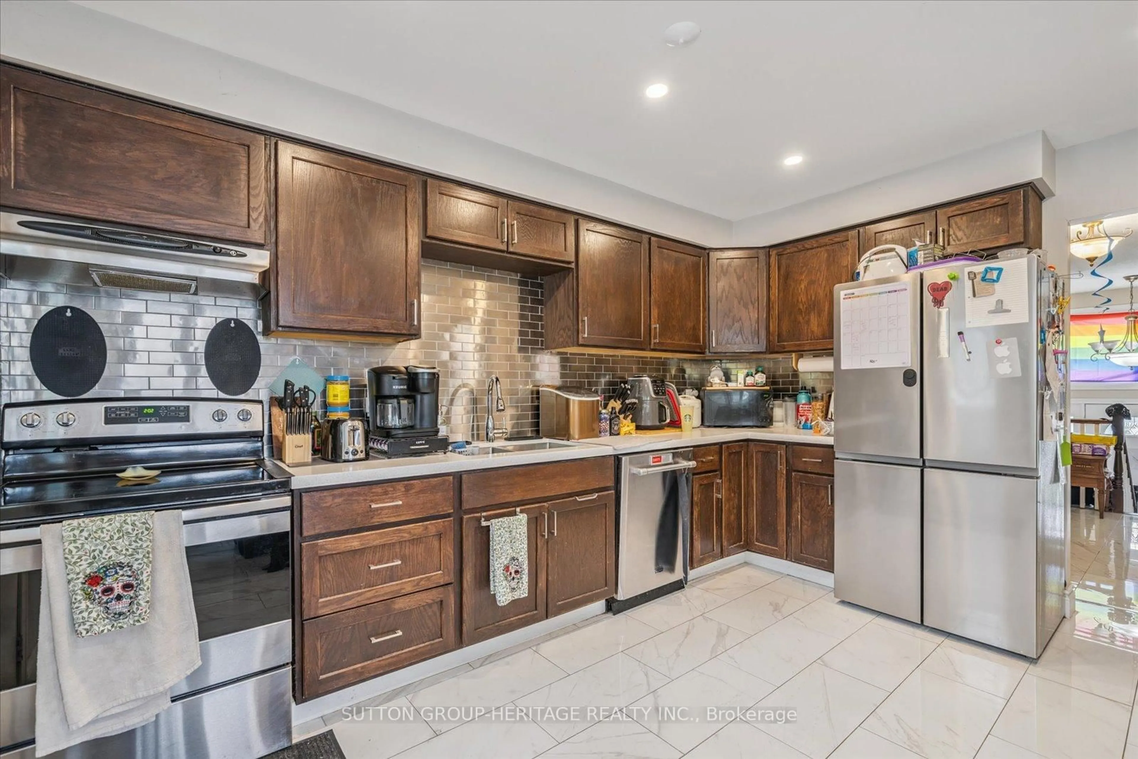 Unknown for 705 Anderson St, Whitby Ontario L1N 3W1