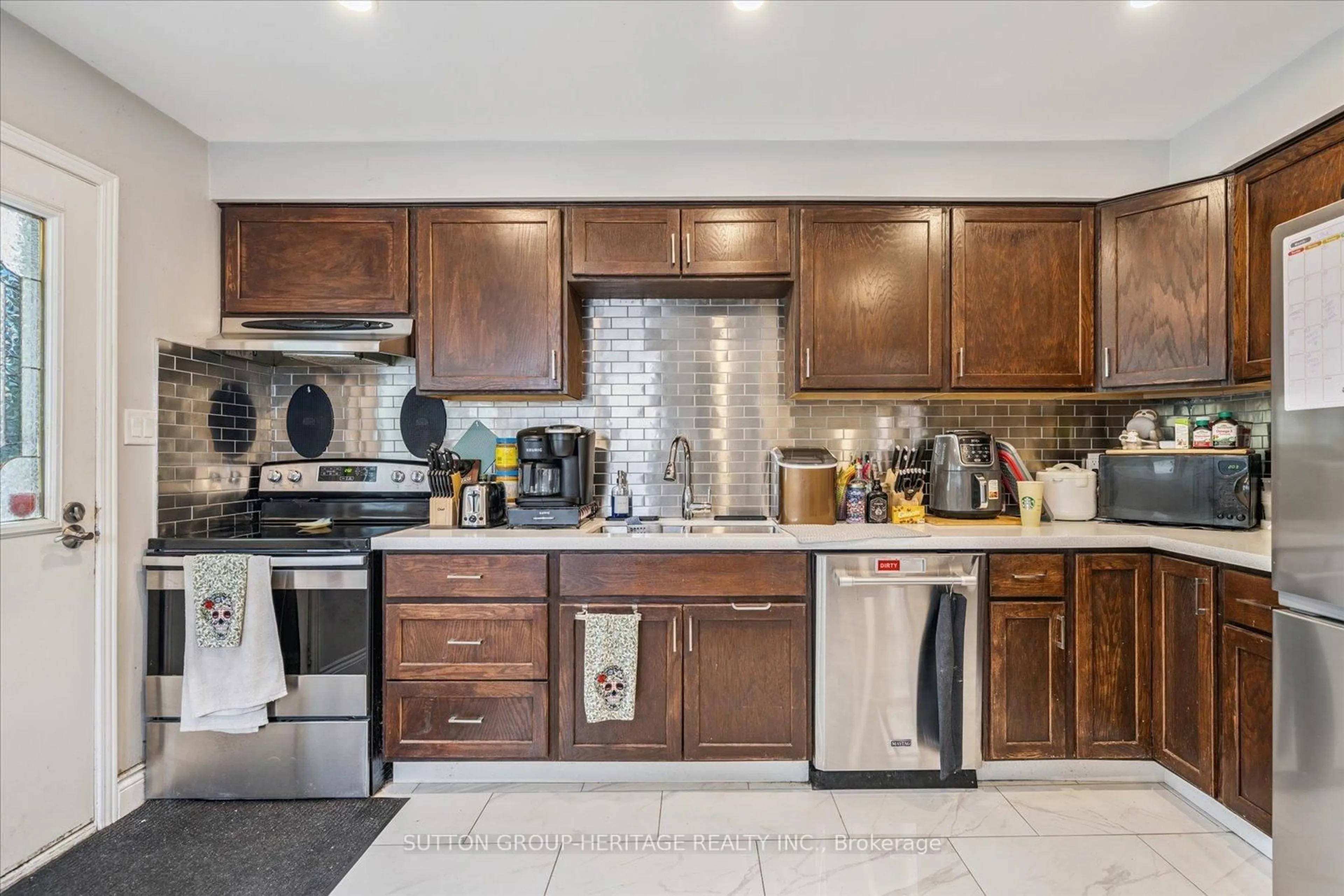 Unknown for 705 Anderson St, Whitby Ontario L1N 3W1