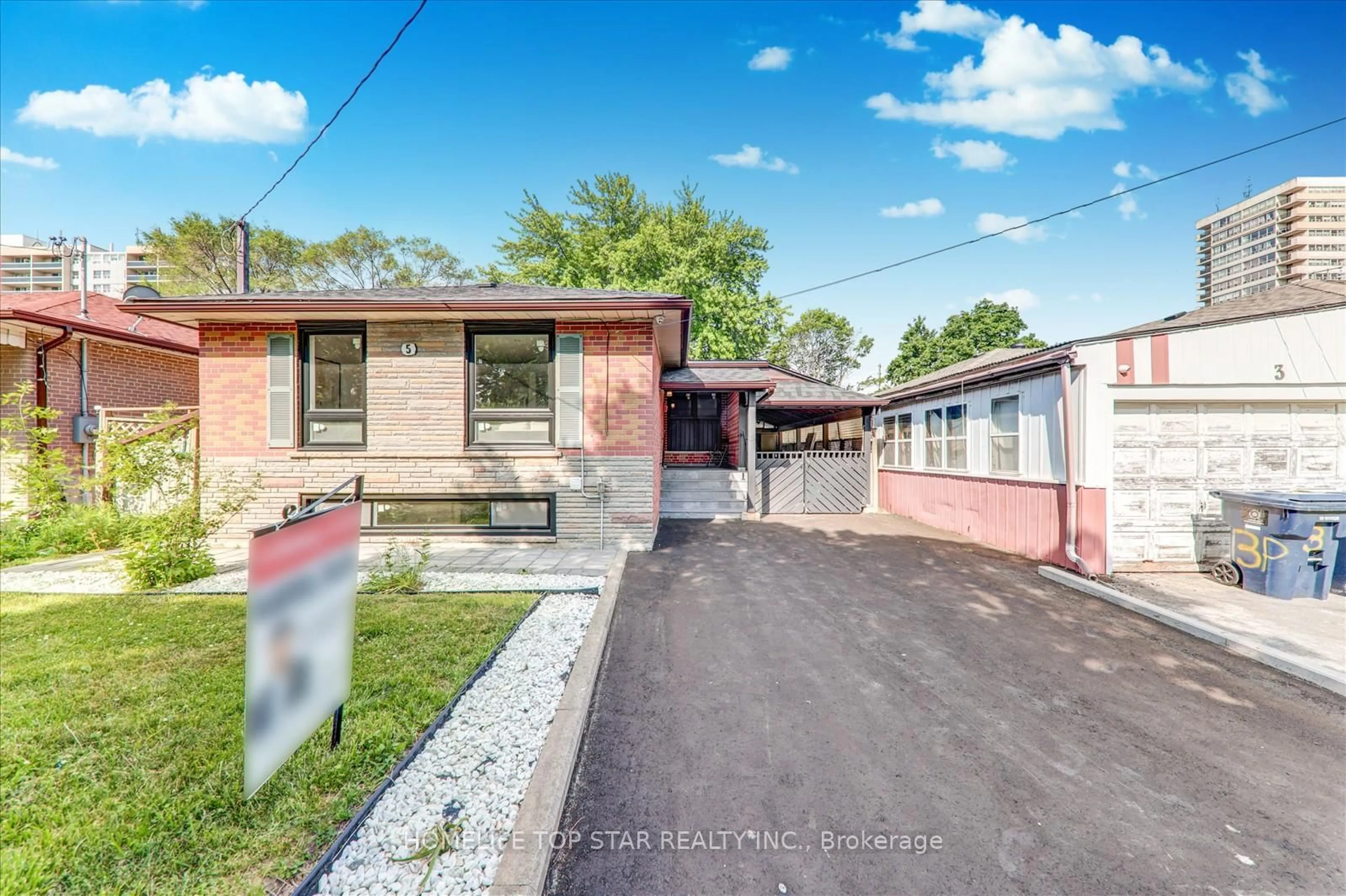 A pic from outside/outdoor area/front of a property/back of a property/a pic from drone, street for 5 Peace Dr, Toronto Ontario M1G 2V3