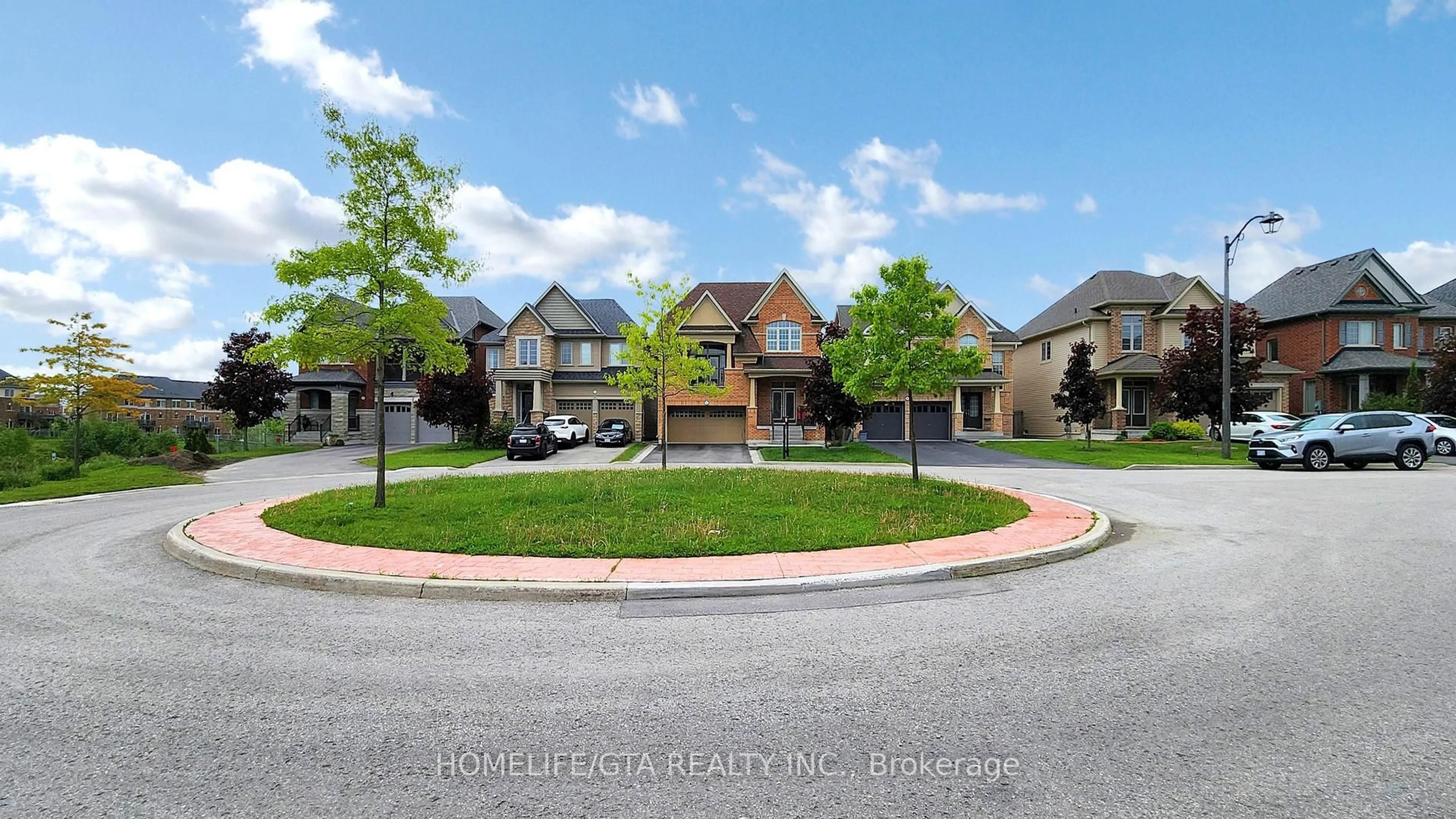 A pic from outside/outdoor area/front of a property/back of a property/a pic from drone, street for 145 Hyperion Crt, Oshawa Ontario L1L 0K1
