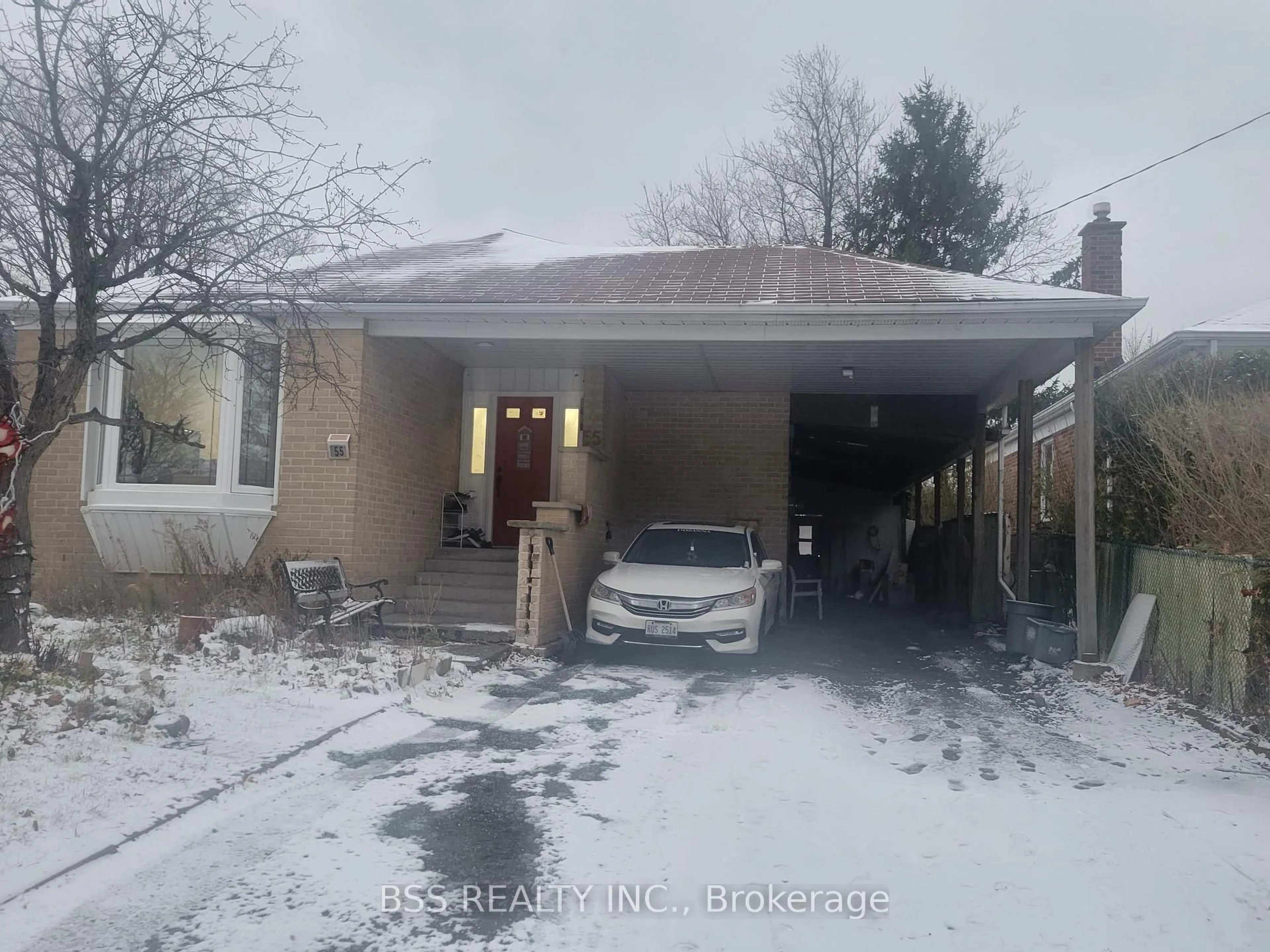 Indoor garage for 55 Inniswood Dr, Toronto Ontario M1R 1E8