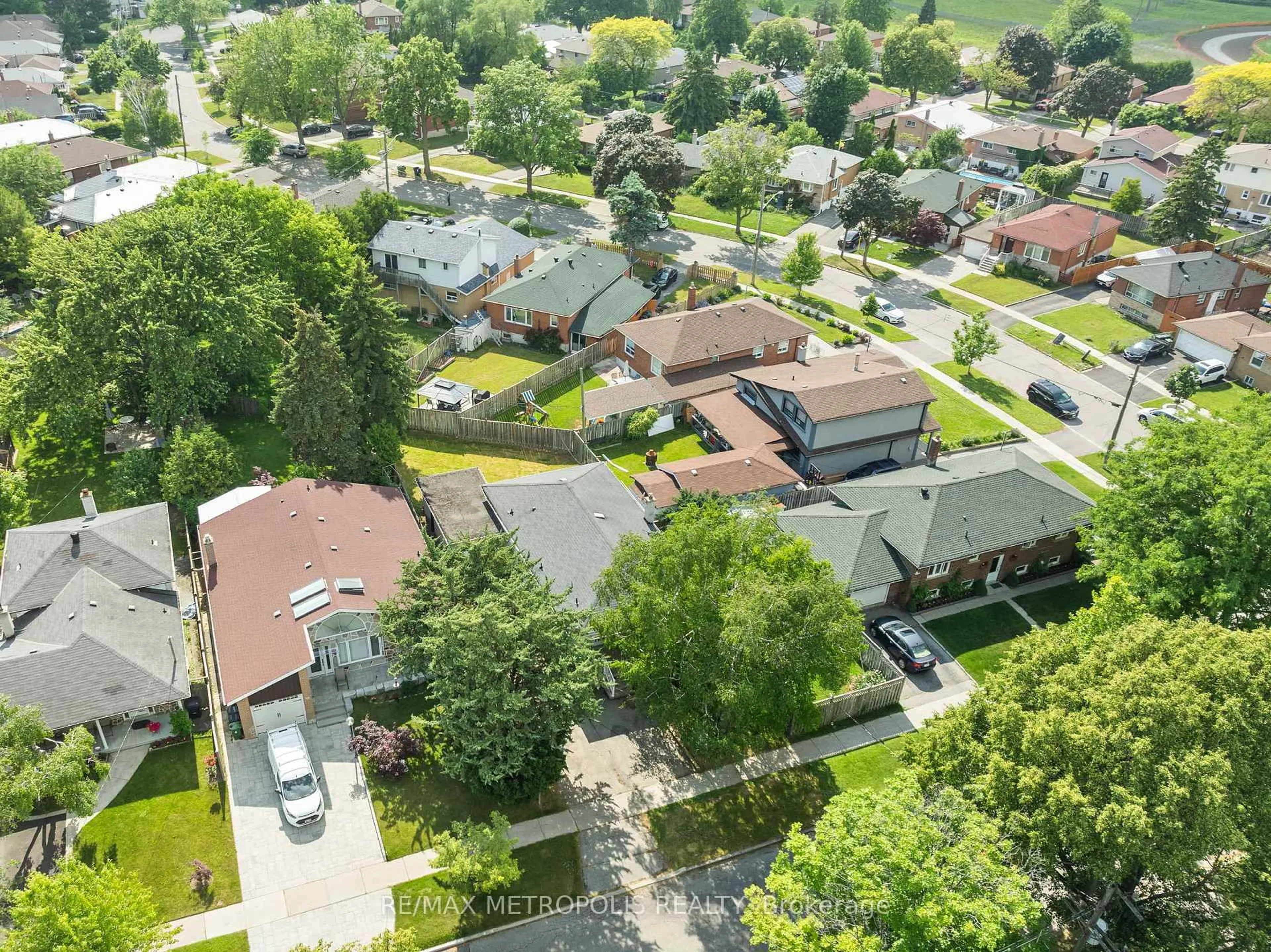 A pic from outside/outdoor area/front of a property/back of a property/a pic from drone, street for 154 Fitzgibbon Ave, Toronto Ontario M1K 4A8