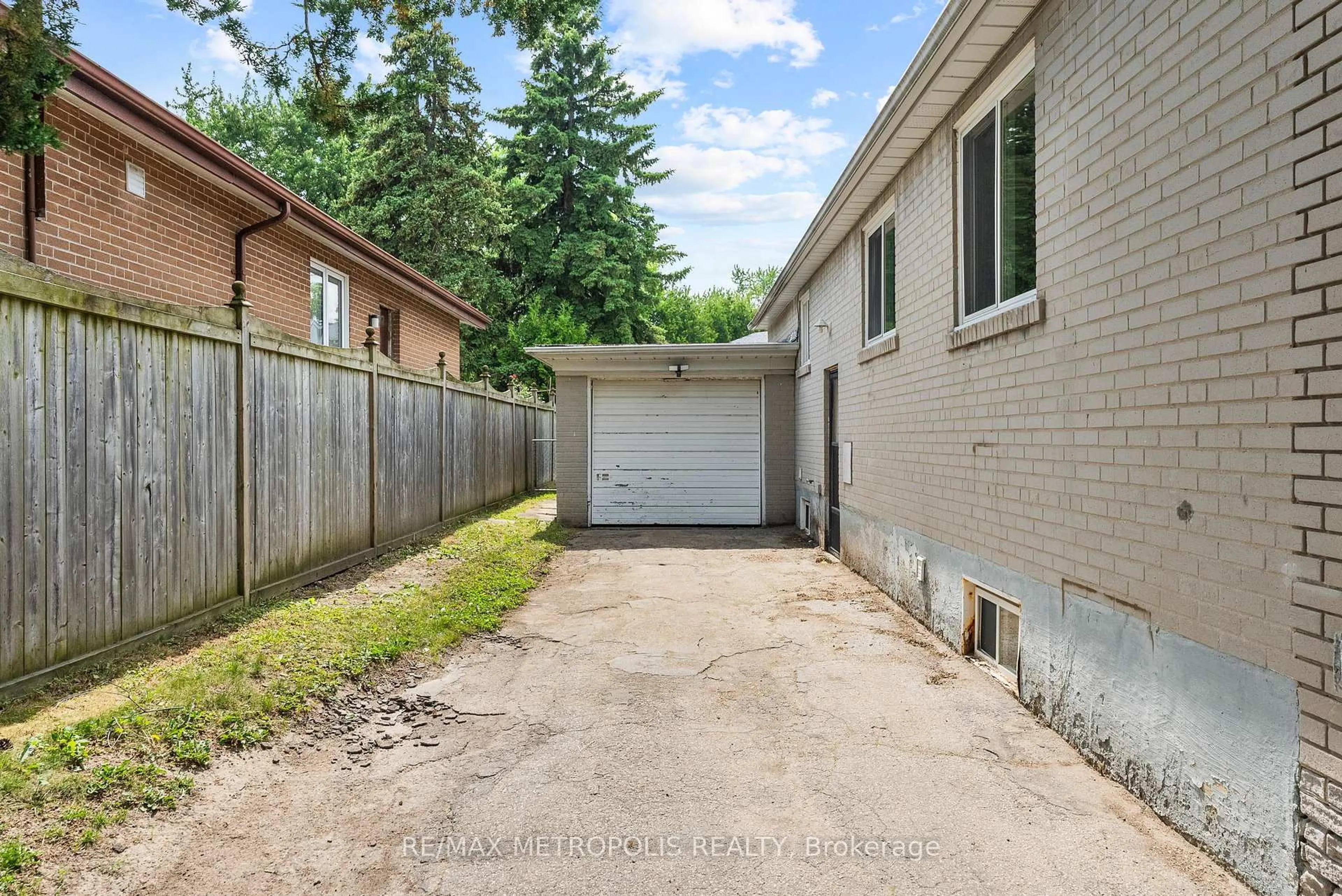 Unknown for 154 Fitzgibbon Ave, Toronto Ontario M1K 4A8