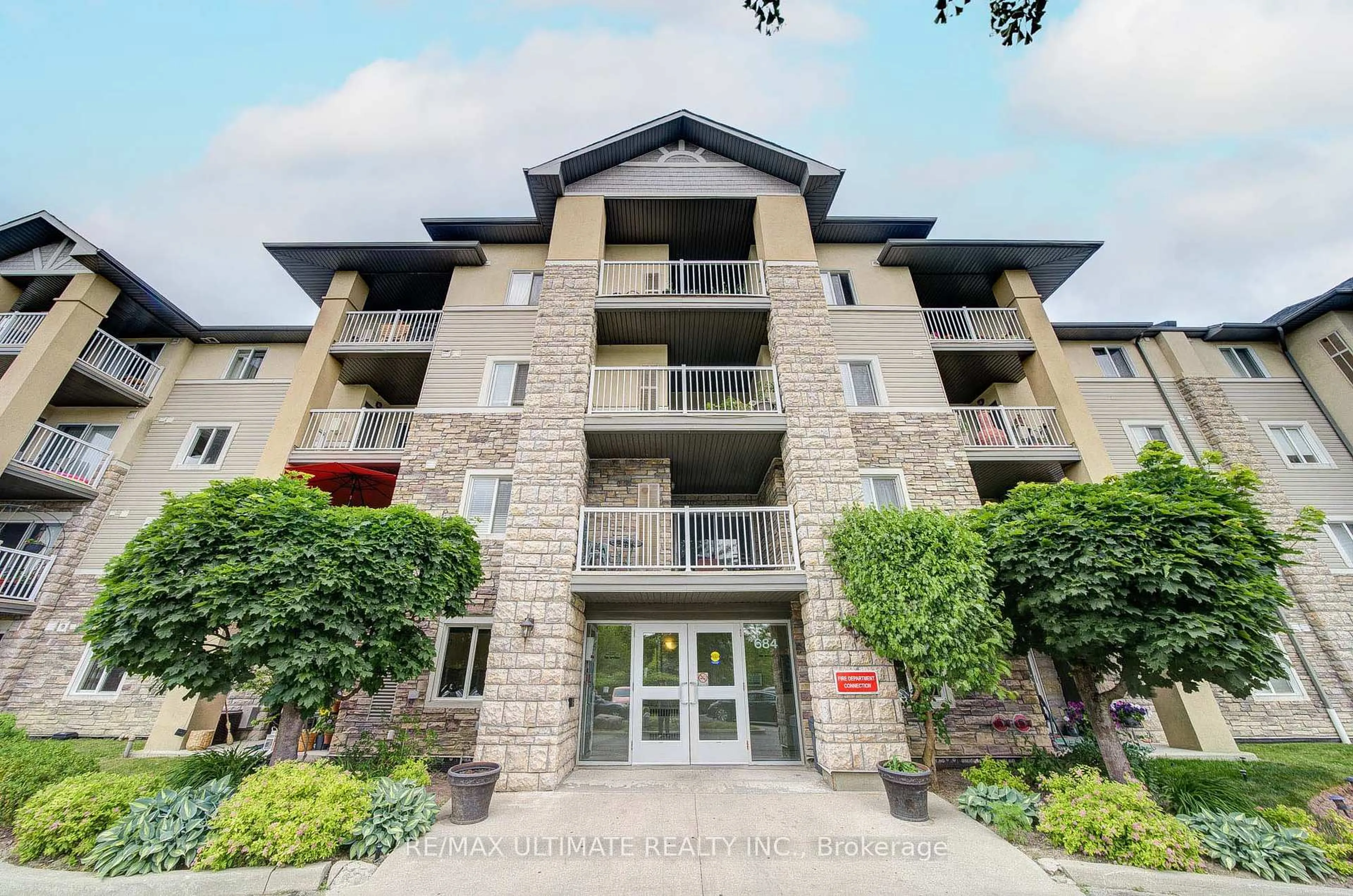 A pic from outside/outdoor area/front of a property/back of a property/a pic from drone, building for 684 Warden Ave #326, Toronto Ontario M1L 4W4