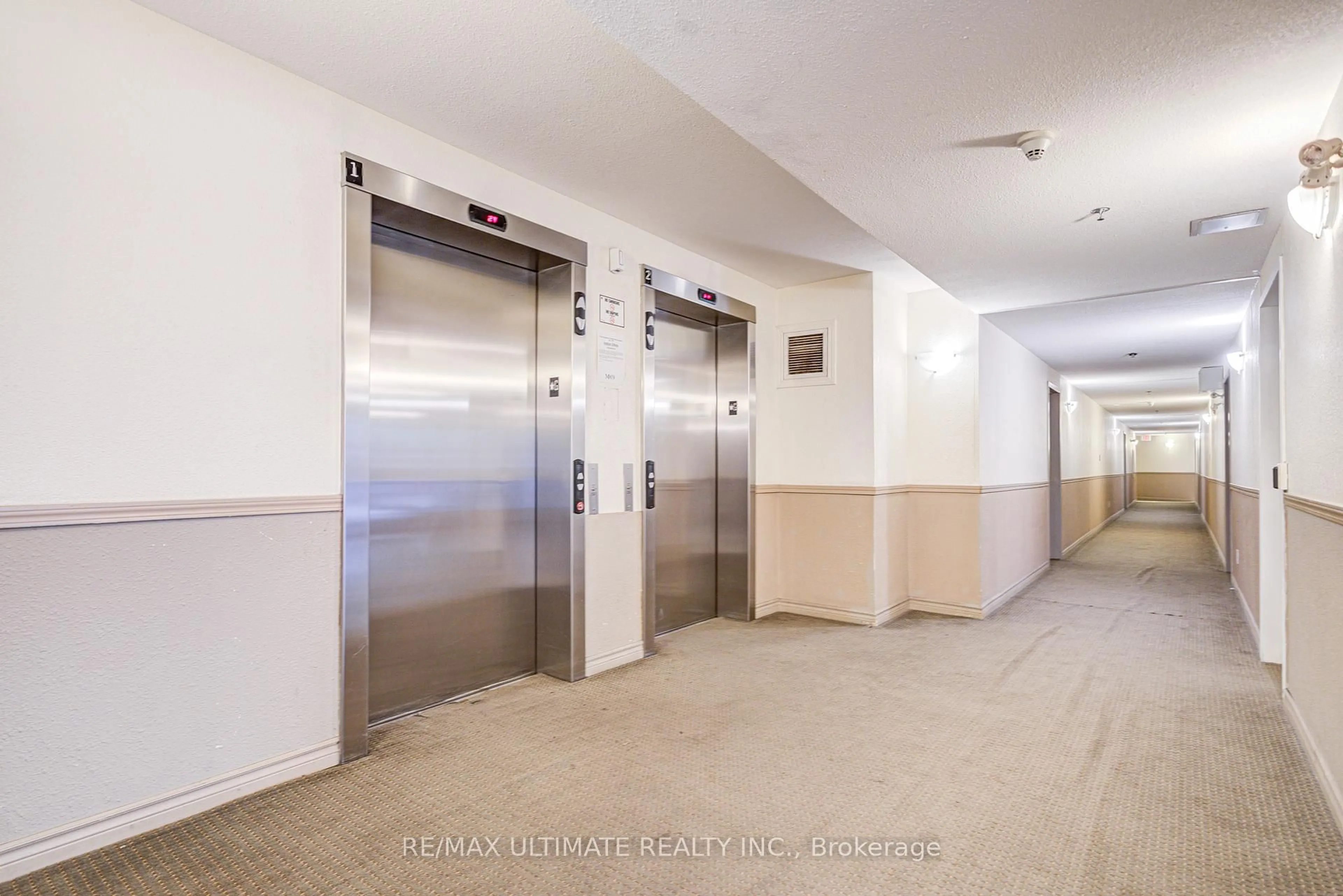 Indoor foyer for 684 Warden Ave #326, Toronto Ontario M1L 4W4