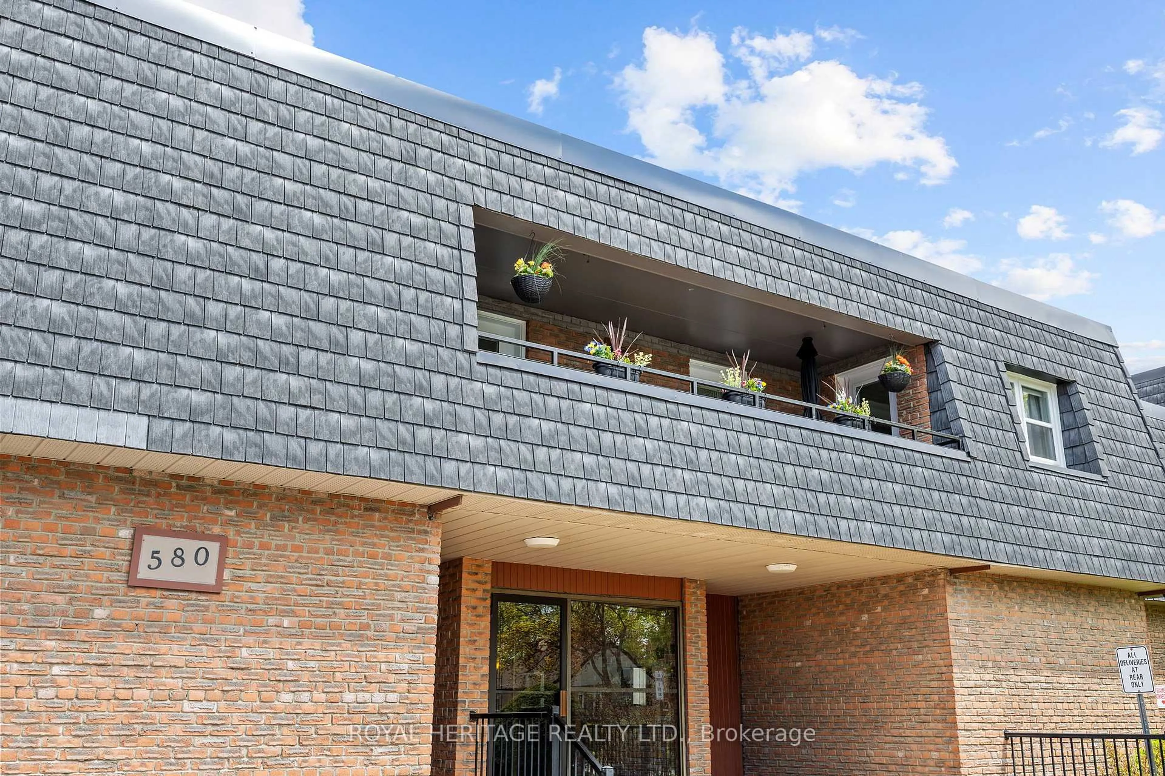 Home with brick exterior material, building for 580 Mary St #233, Whitby Ontario L1N 2R3