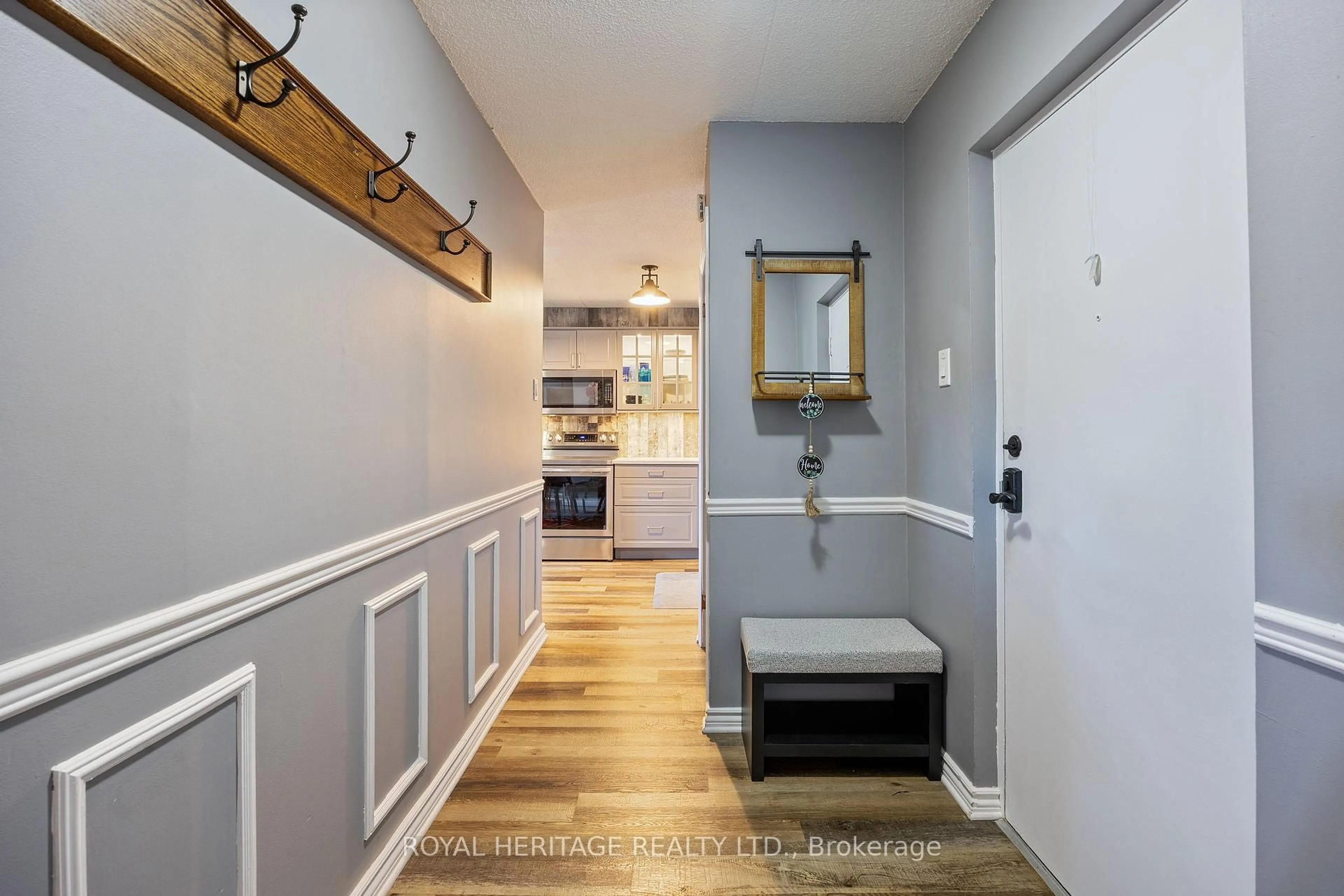Indoor entryway for 580 Mary St #233, Whitby Ontario L1N 2R3