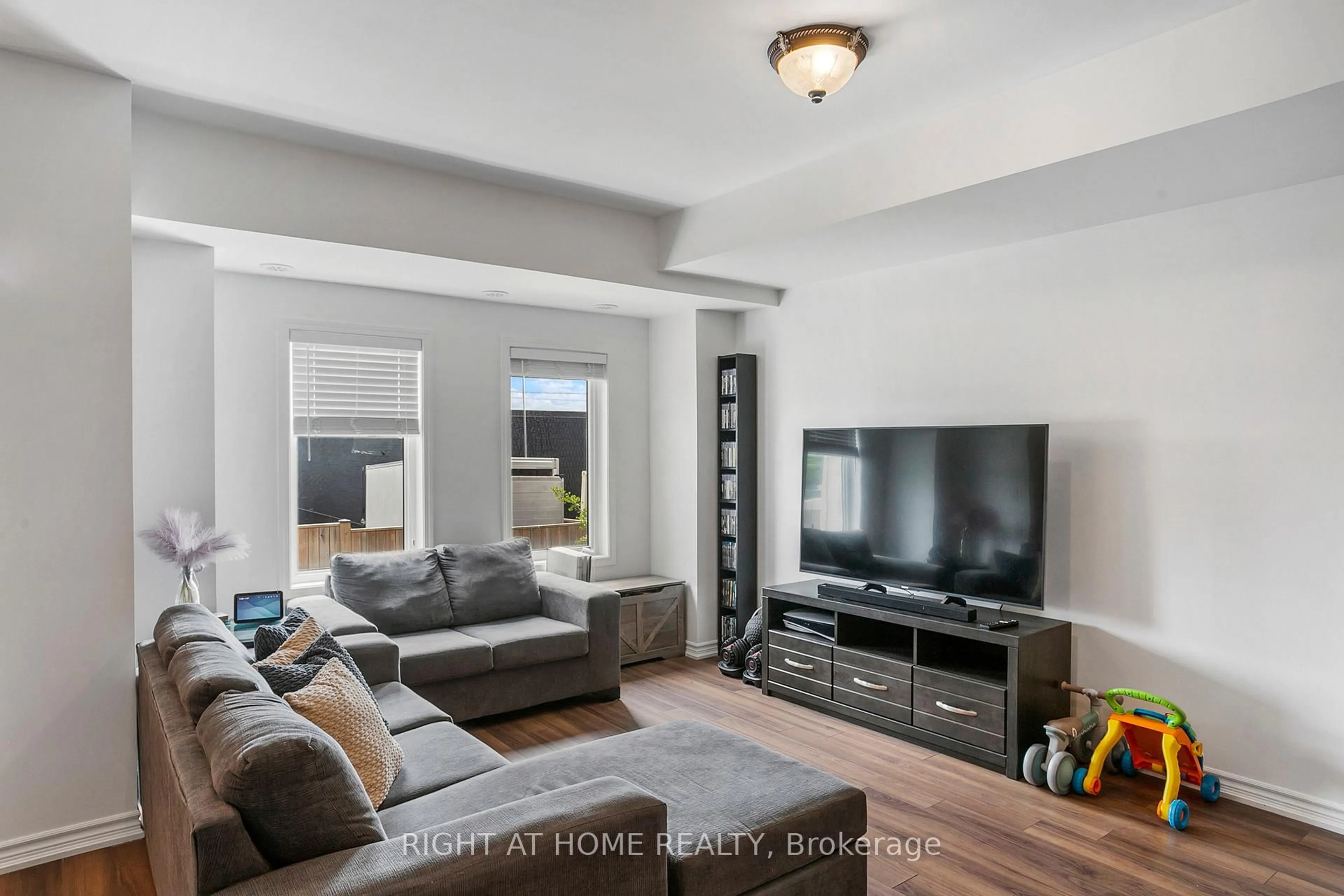 Living room with furniture, unknown for 1020 Dunsley Way #2, Whitby Ontario L1N 0L5