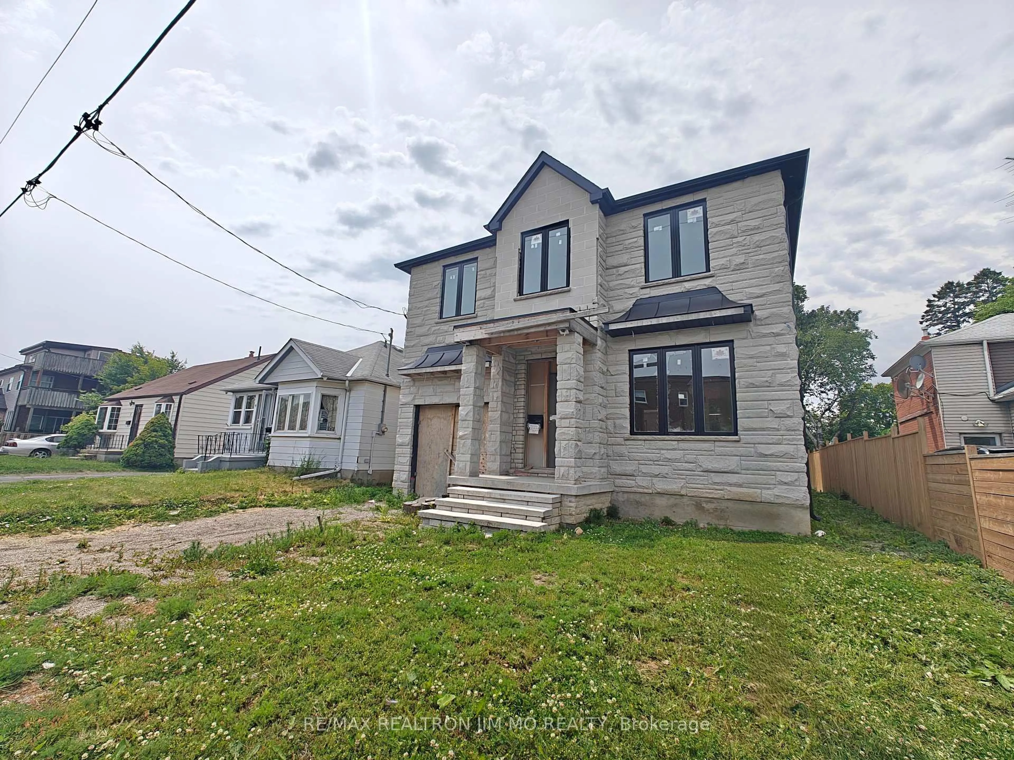 A pic from outside/outdoor area/front of a property/back of a property/a pic from drone, street for 6 Cotton Ave, Toronto Ontario M1K 1Z2