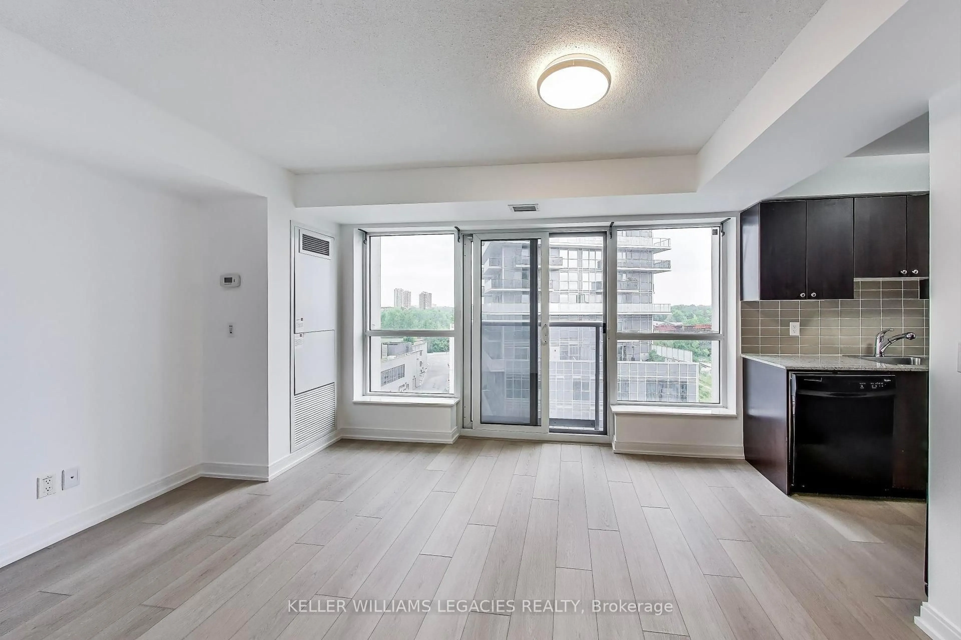 A pic of a room for 181 Village Green Sq #719, Toronto Ontario M1S 0K6