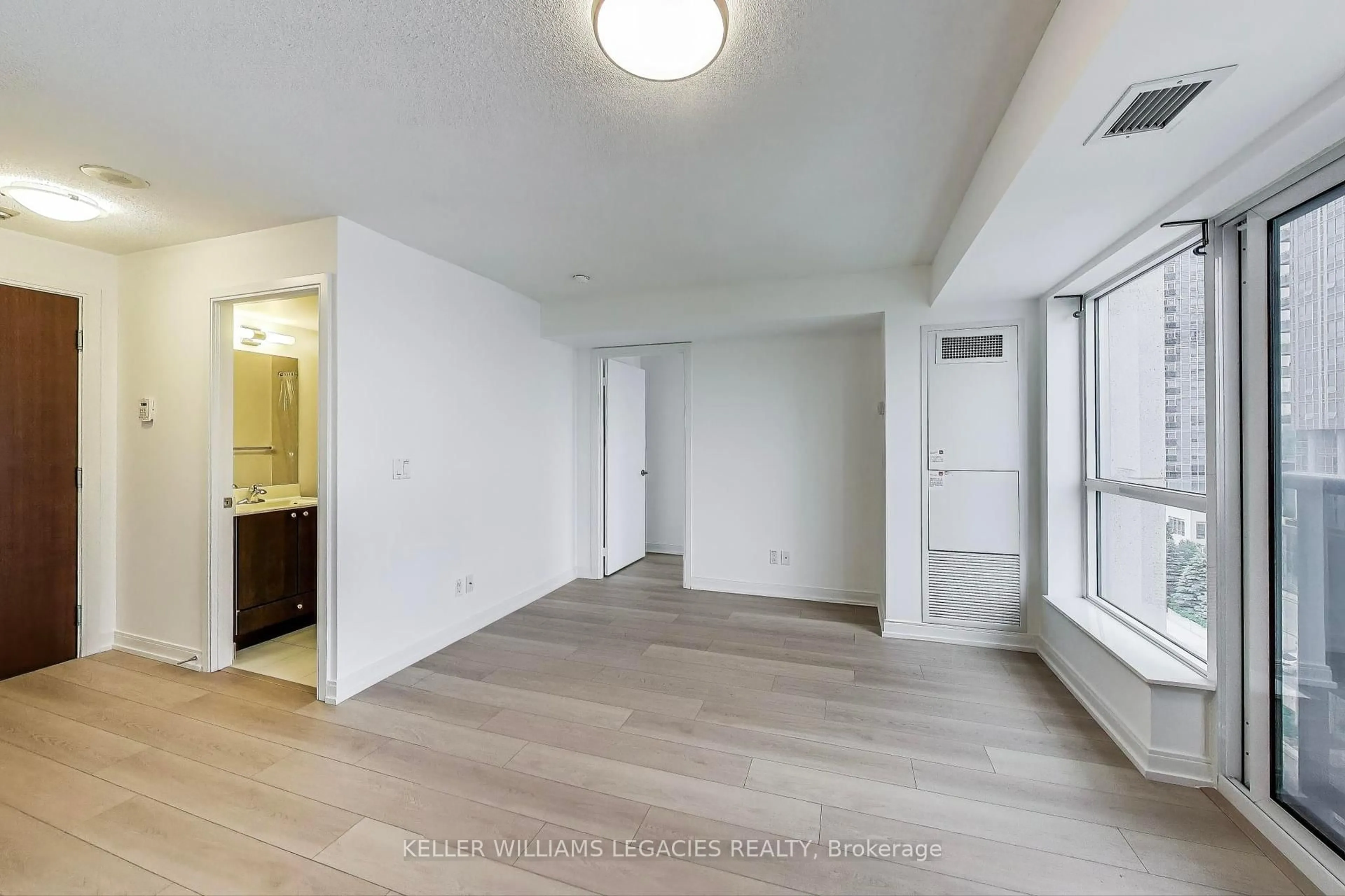 A pic of a room for 181 Village Green Sq #719, Toronto Ontario M1S 0K6