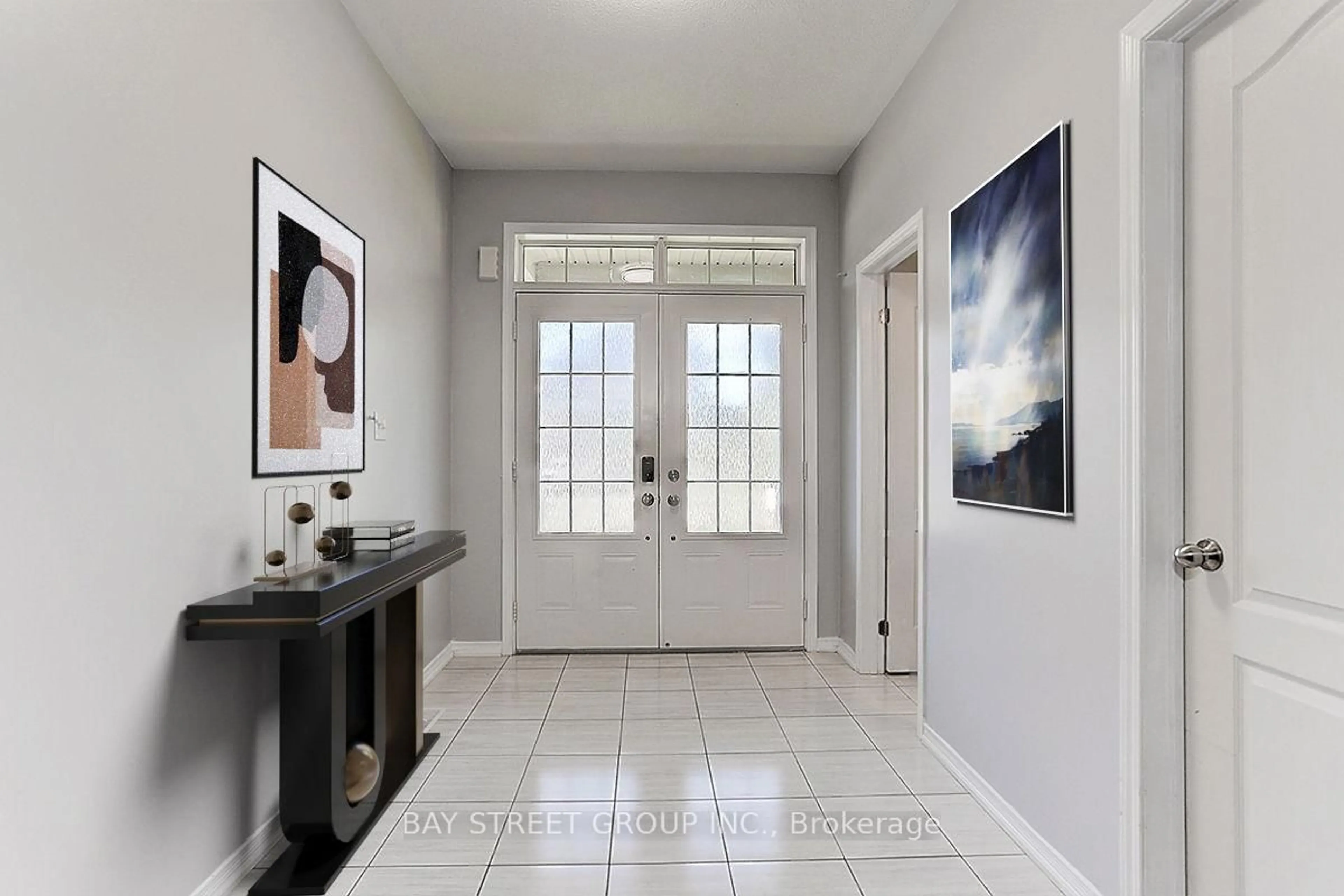 Indoor entryway for 2433 Equestrian Cres Cres, Oshawa Ontario L1L 0L9