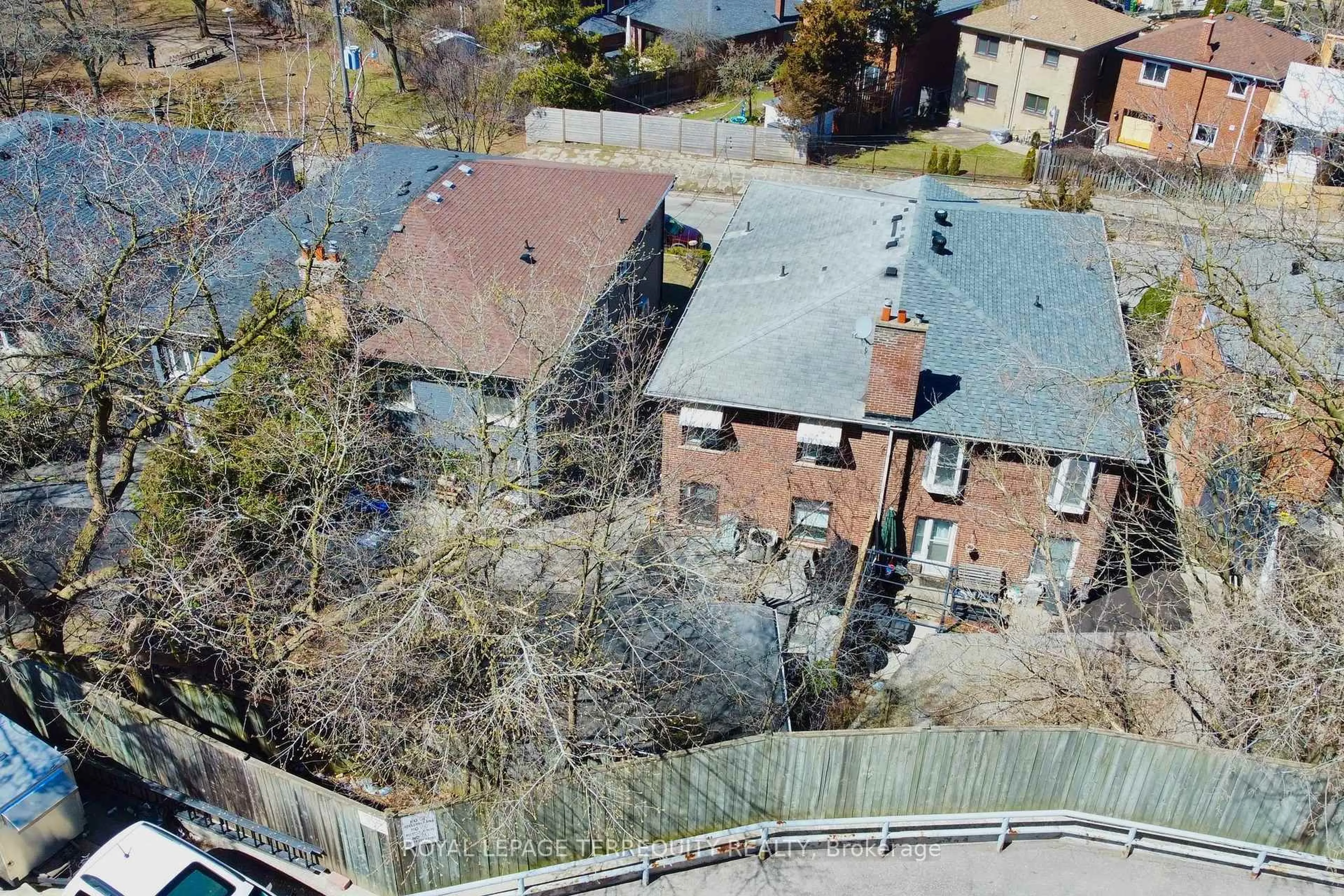 A pic from outside/outdoor area/front of a property/back of a property/a pic from drone, city buildings view from balcony for 29 Love Cres, Toronto Ontario M4E 1V6