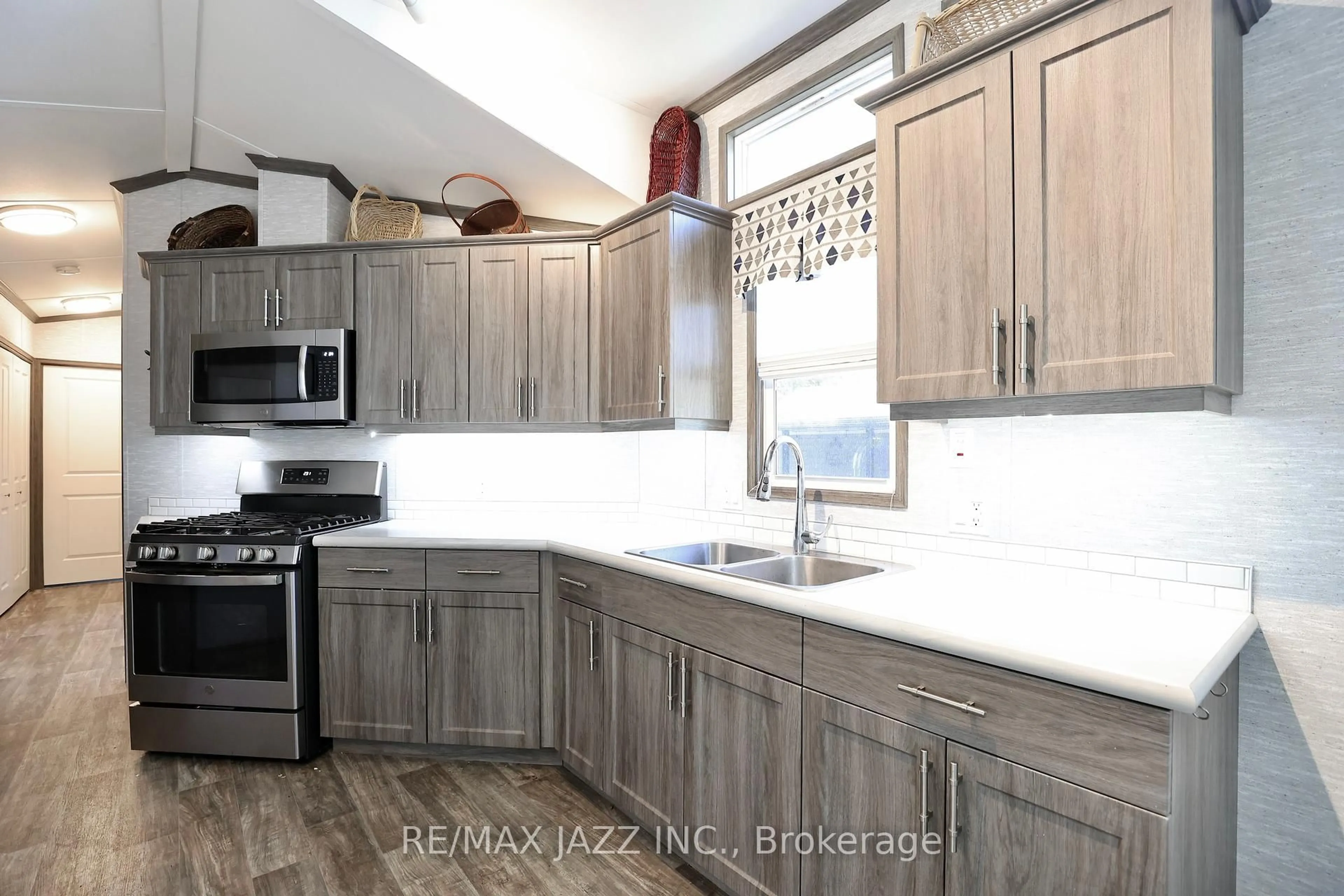 Open concept kitchen, unknown for 225 Platten Blvd #819, Scugog Ontario L9L 1B4