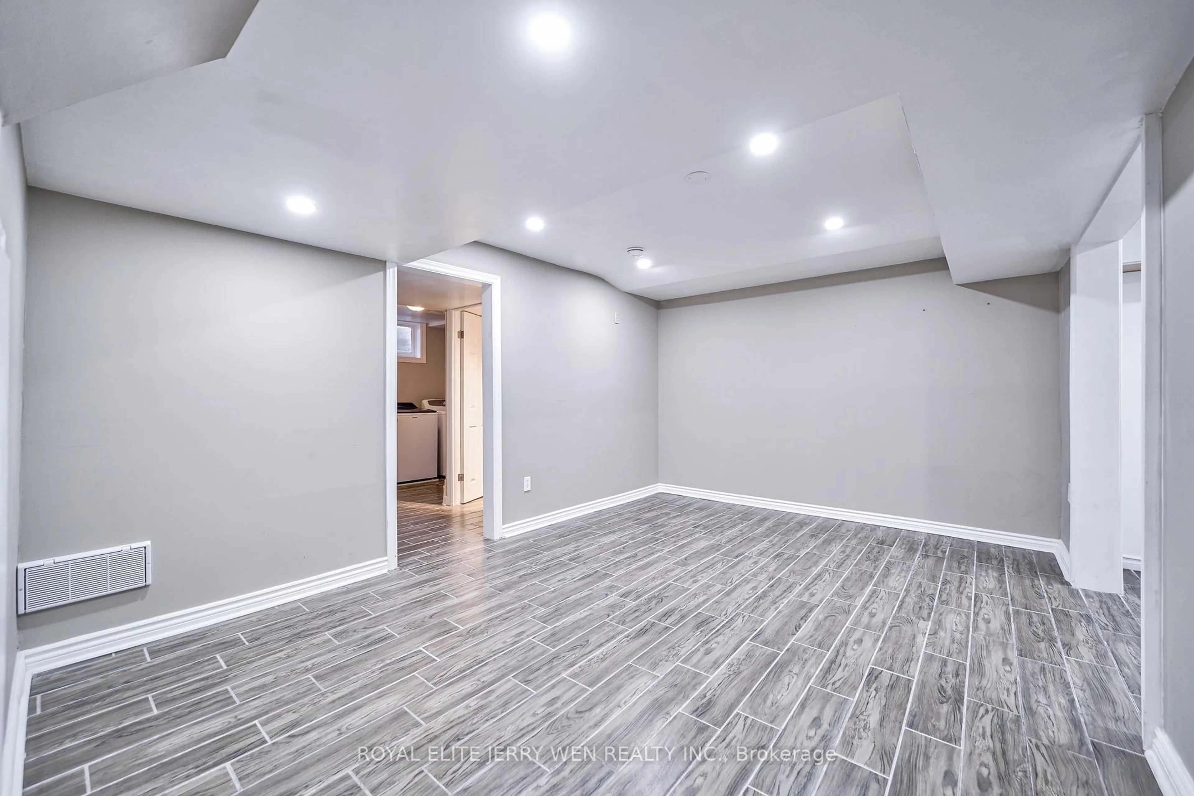 Unknown for 8 Deerfield Crt, Whitby Ontario L1N 5V1