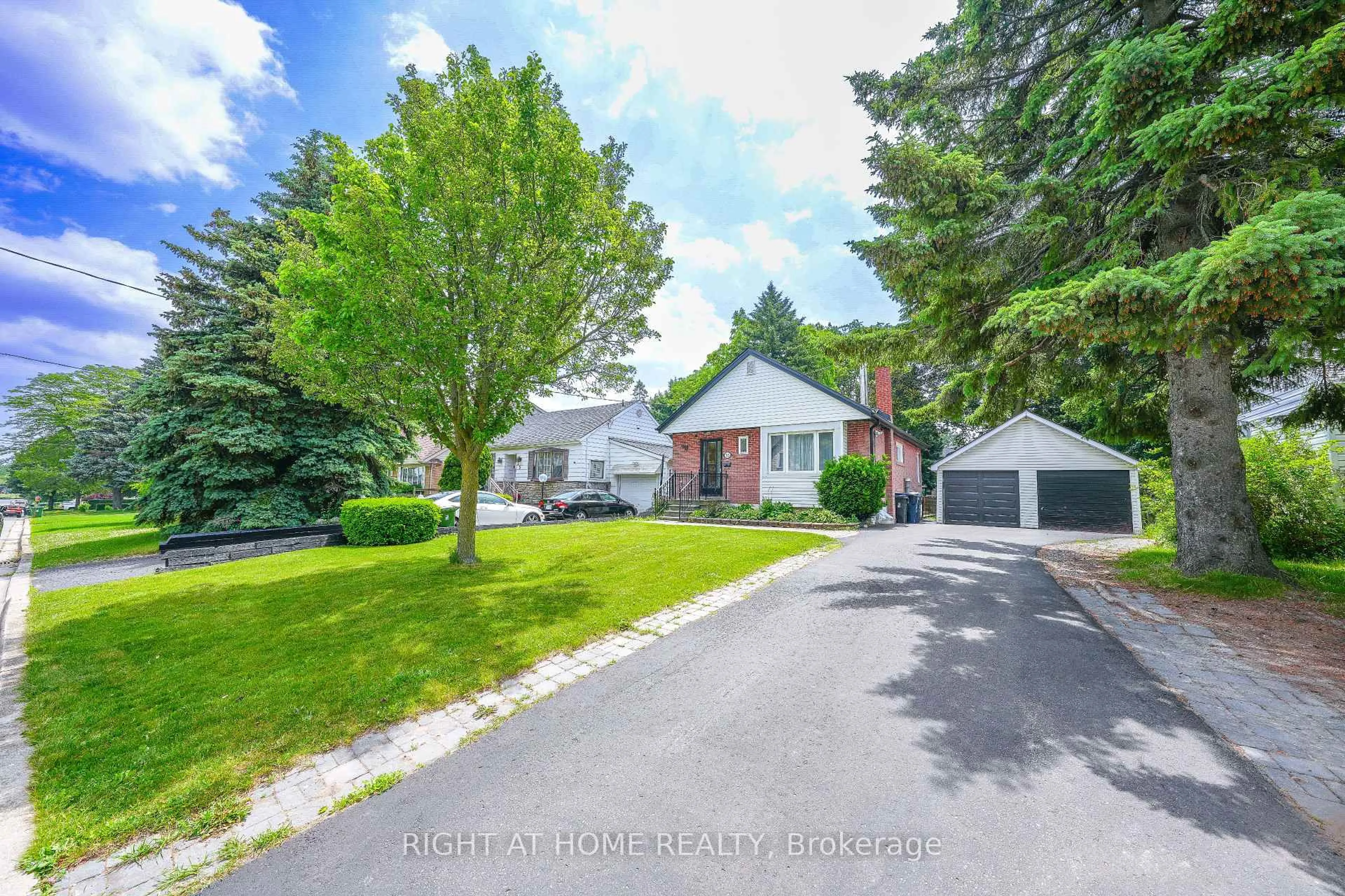 A pic from outside/outdoor area/front of a property/back of a property/a pic from drone, street for 53 Cree Ave, Toronto Ontario M1M 1Z7