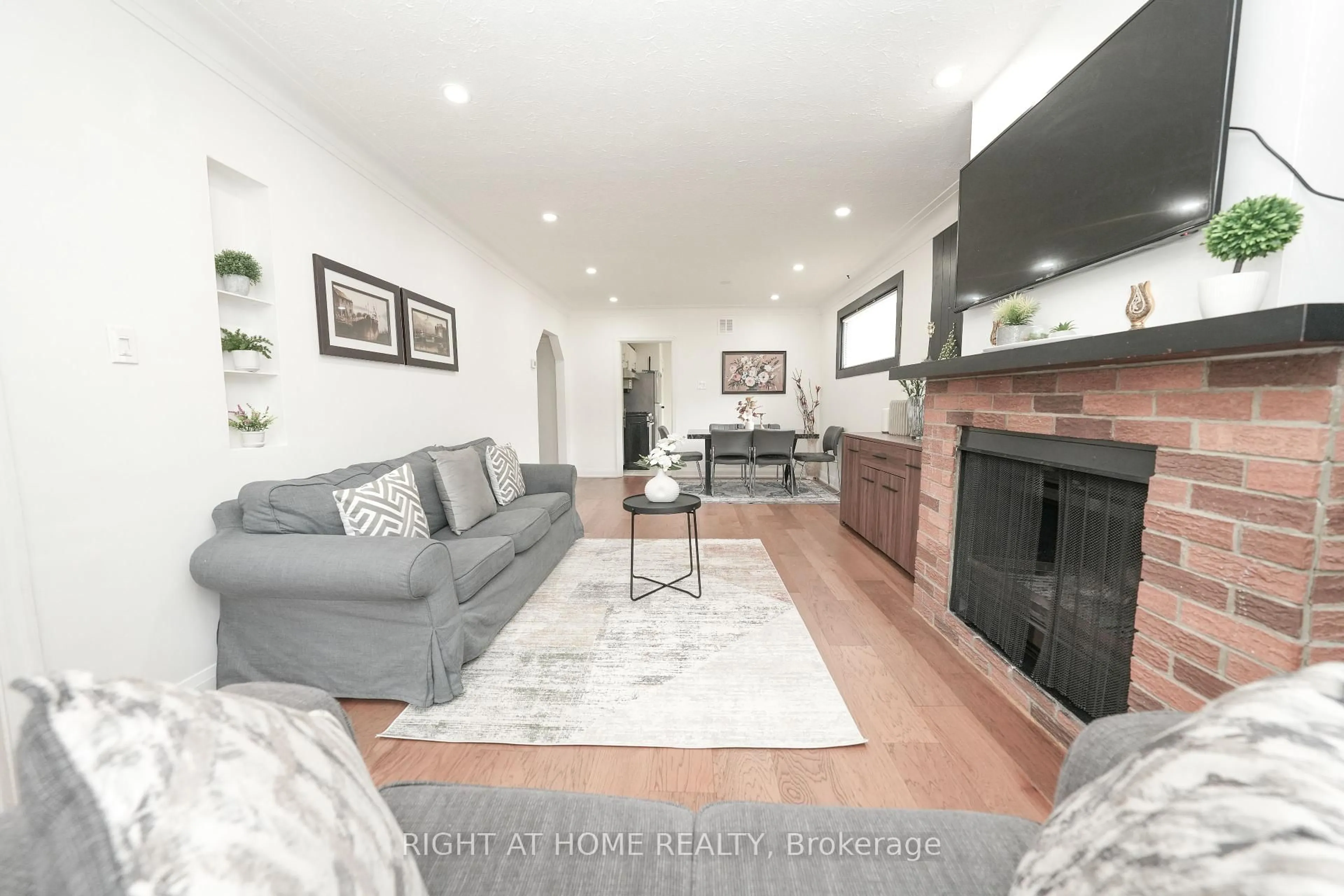 Living room with furniture, unknown for 53 Cree Ave, Toronto Ontario M1M 1Z7