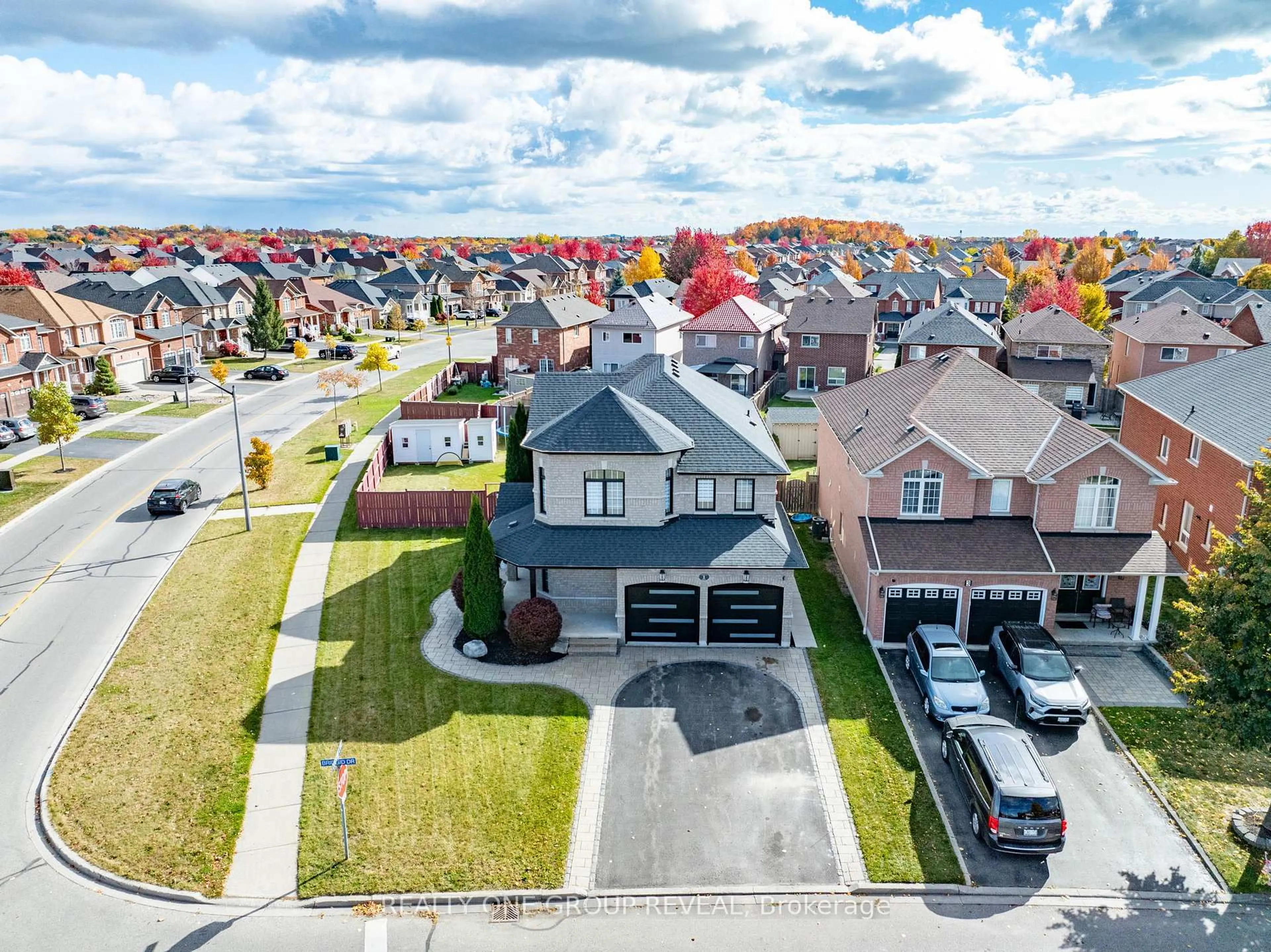 A pic from outside/outdoor area/front of a property/back of a property/a pic from drone, street for 1 Bridgid Dr, Whitby Ontario L1P 1T7