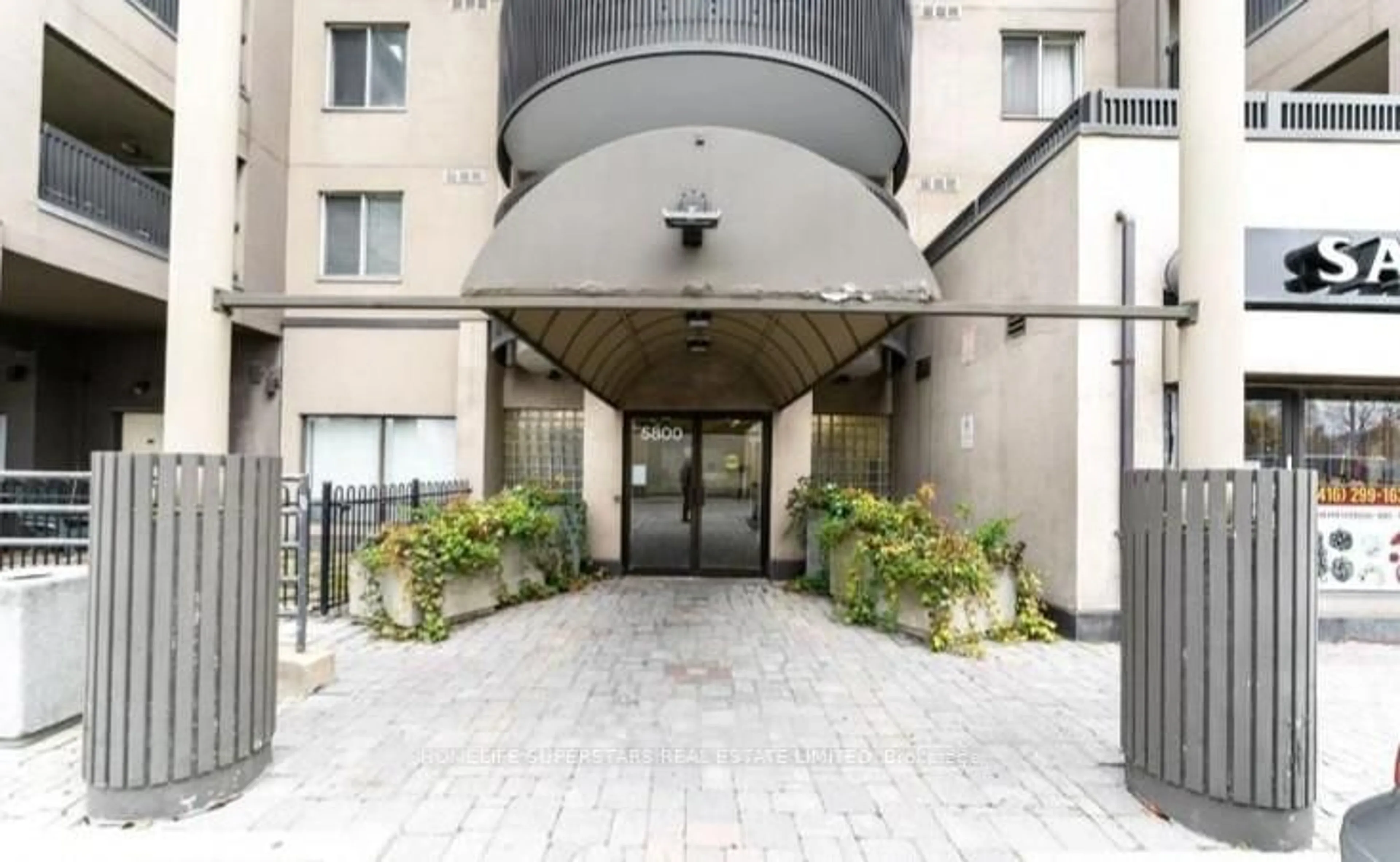 Indoor foyer for 5800 Sheppard Ave #317, Toronto Ontario M1B 5J7