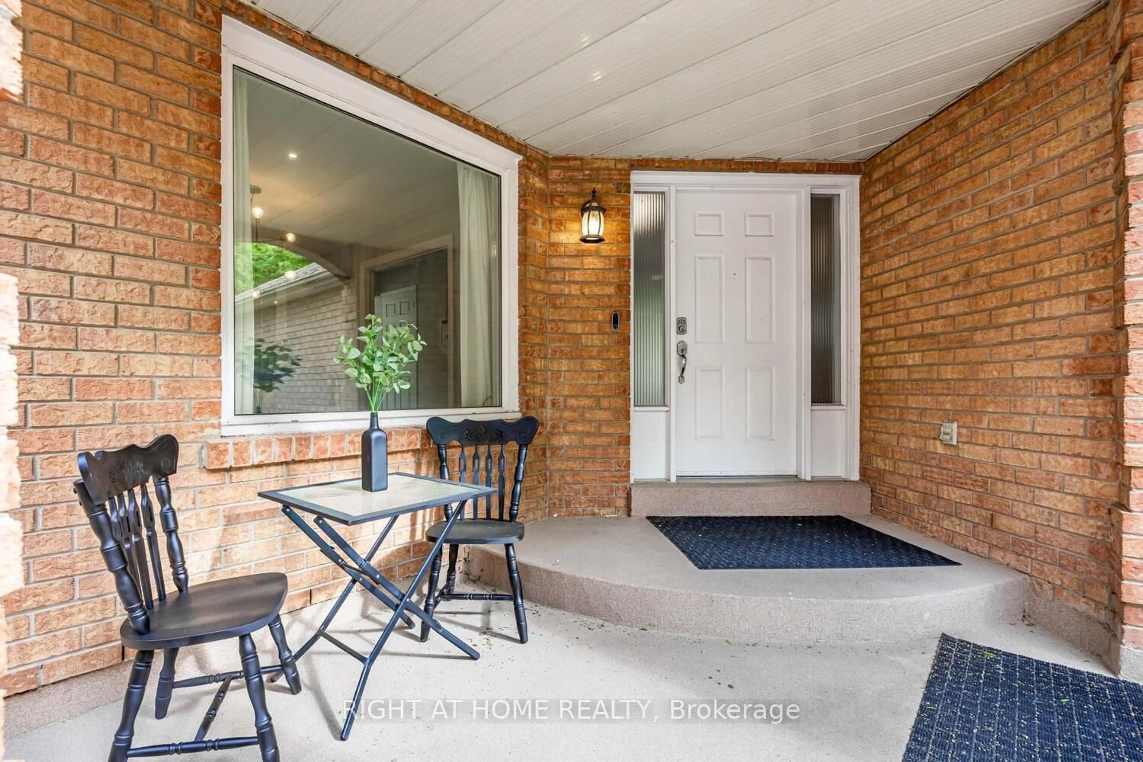 Indoor entryway for 34 Beaumont Dr, Ajax Ontario L1T 1P8