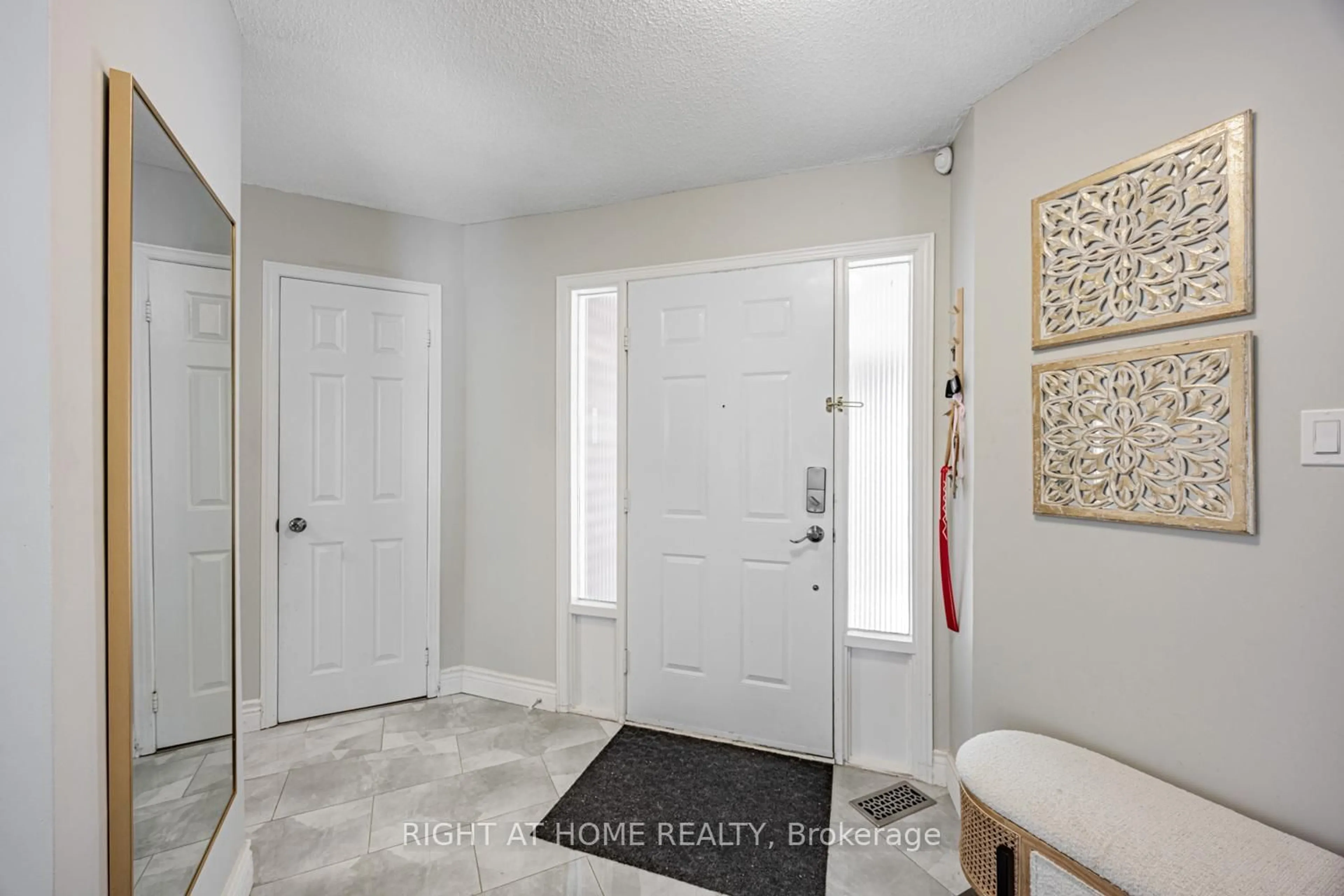 Indoor entryway for 34 Beaumont Dr, Ajax Ontario L1T 1P8