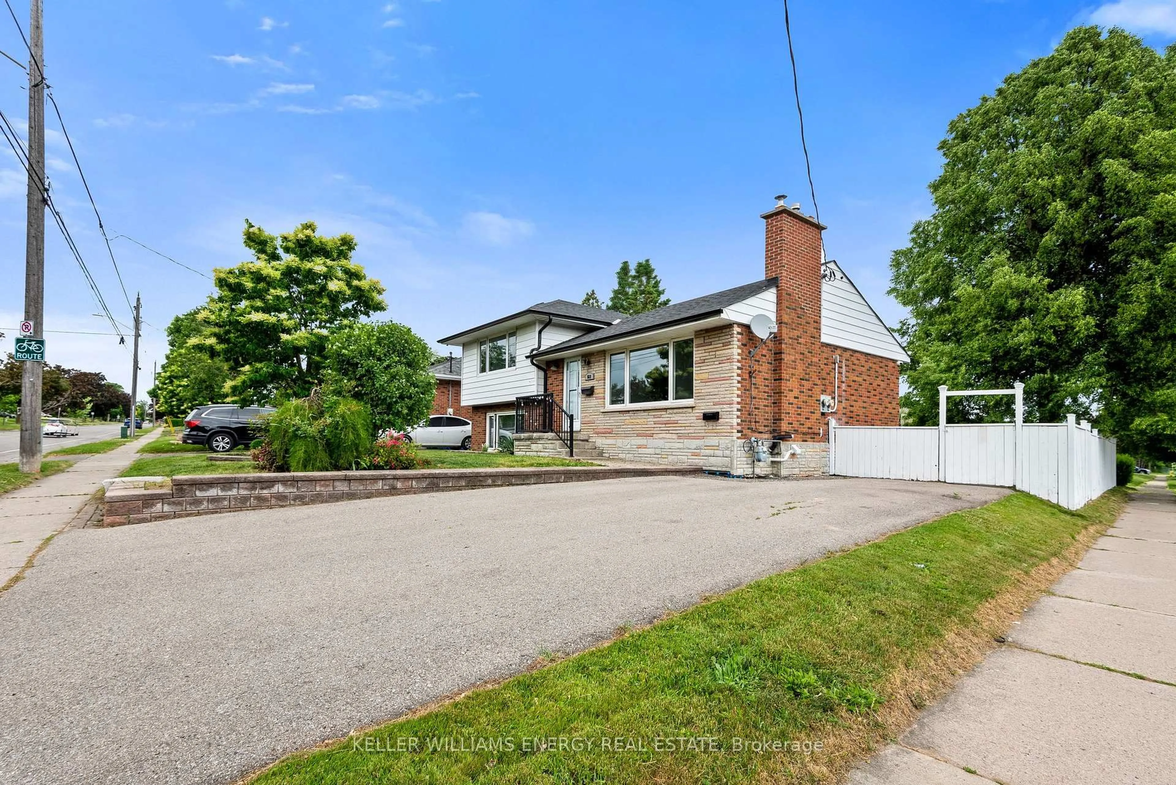Home with brick exterior material, street for 569 Gibbons St, Oshawa Ontario L1J 4Z7