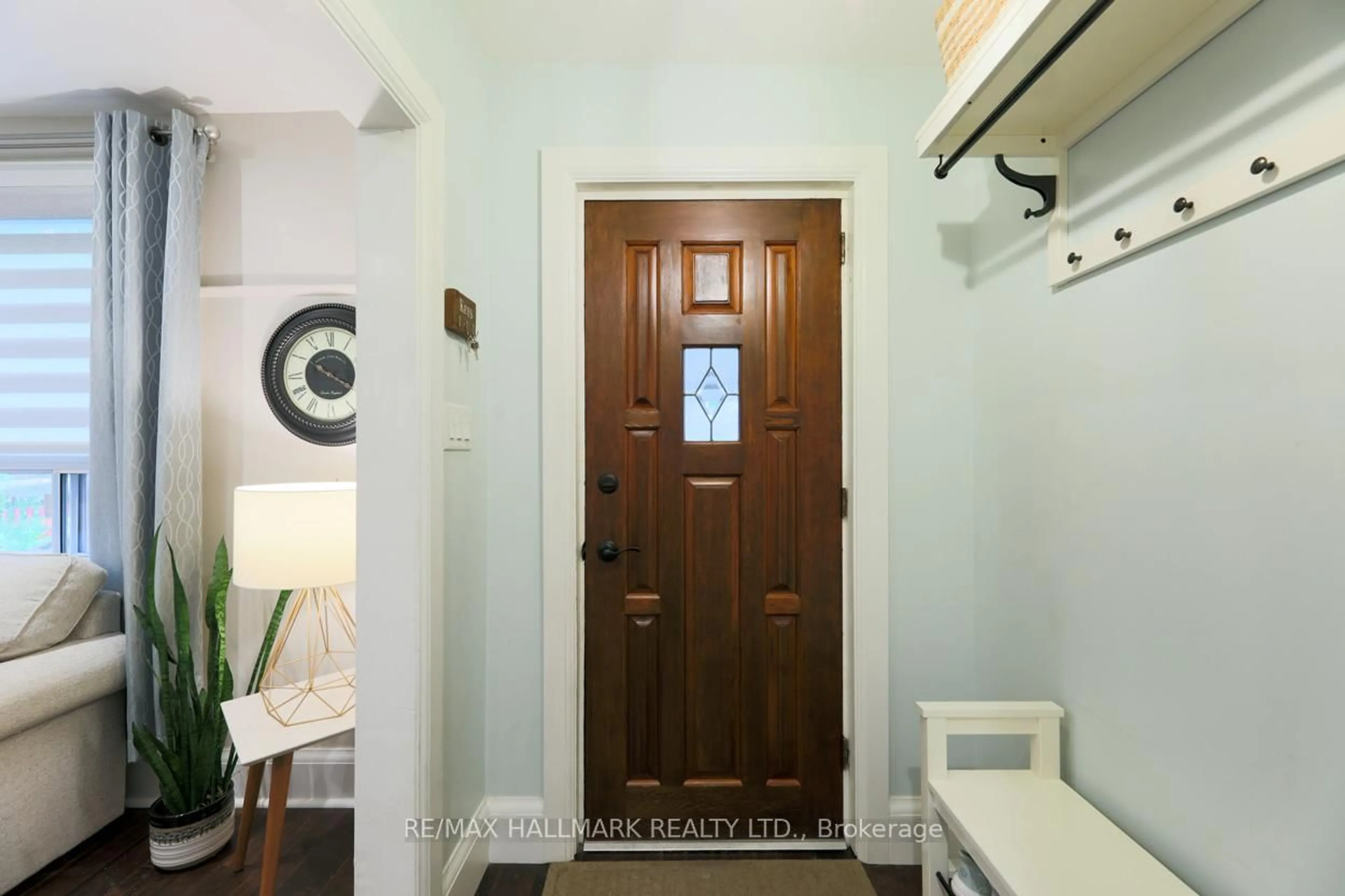 Indoor entryway for 321 Victoria Park Ave, Toronto Ontario M4E 3S7
