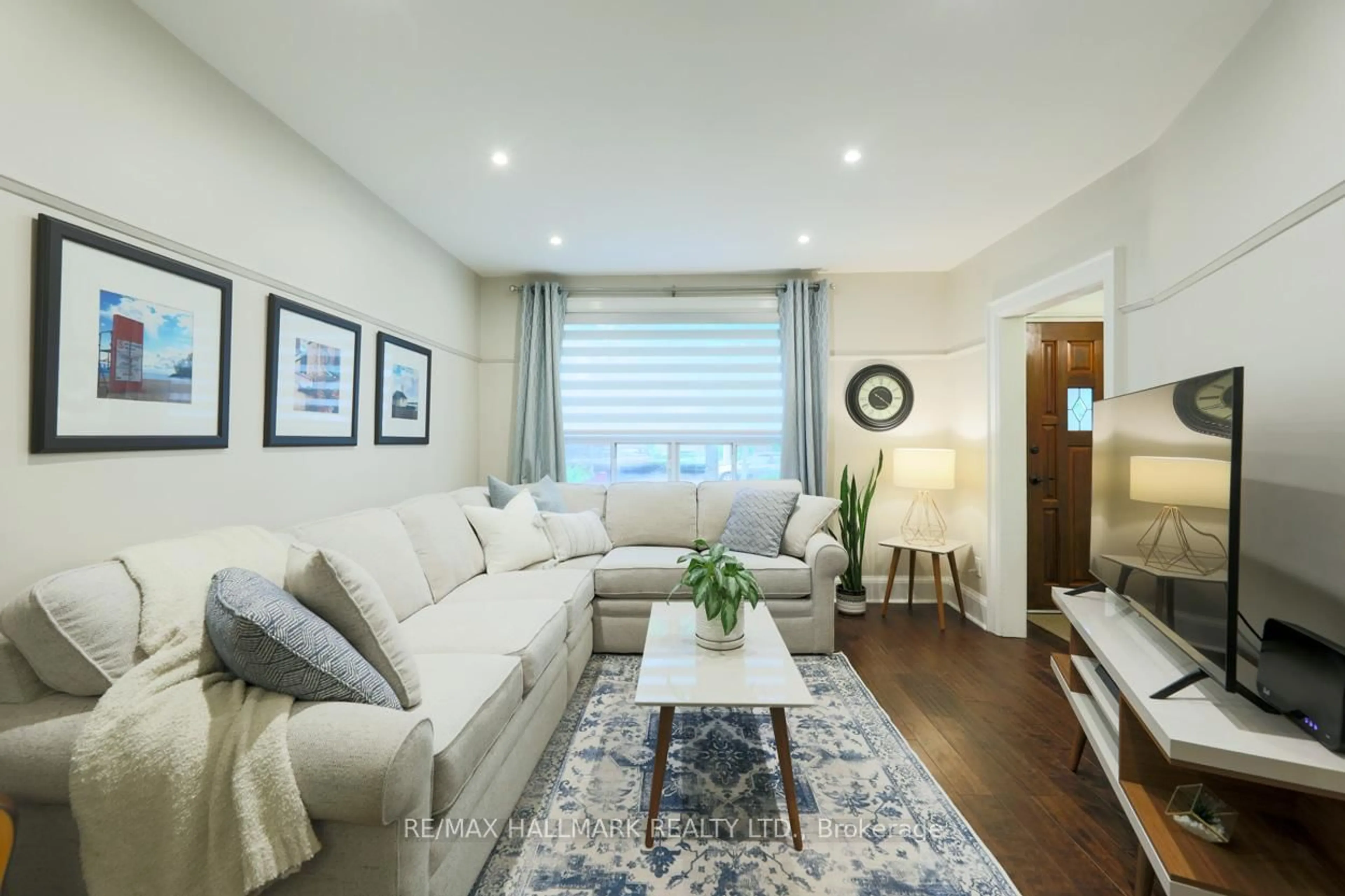 Living room with furniture, wood/laminate floor for 321 Victoria Park Ave, Toronto Ontario M4E 3S7