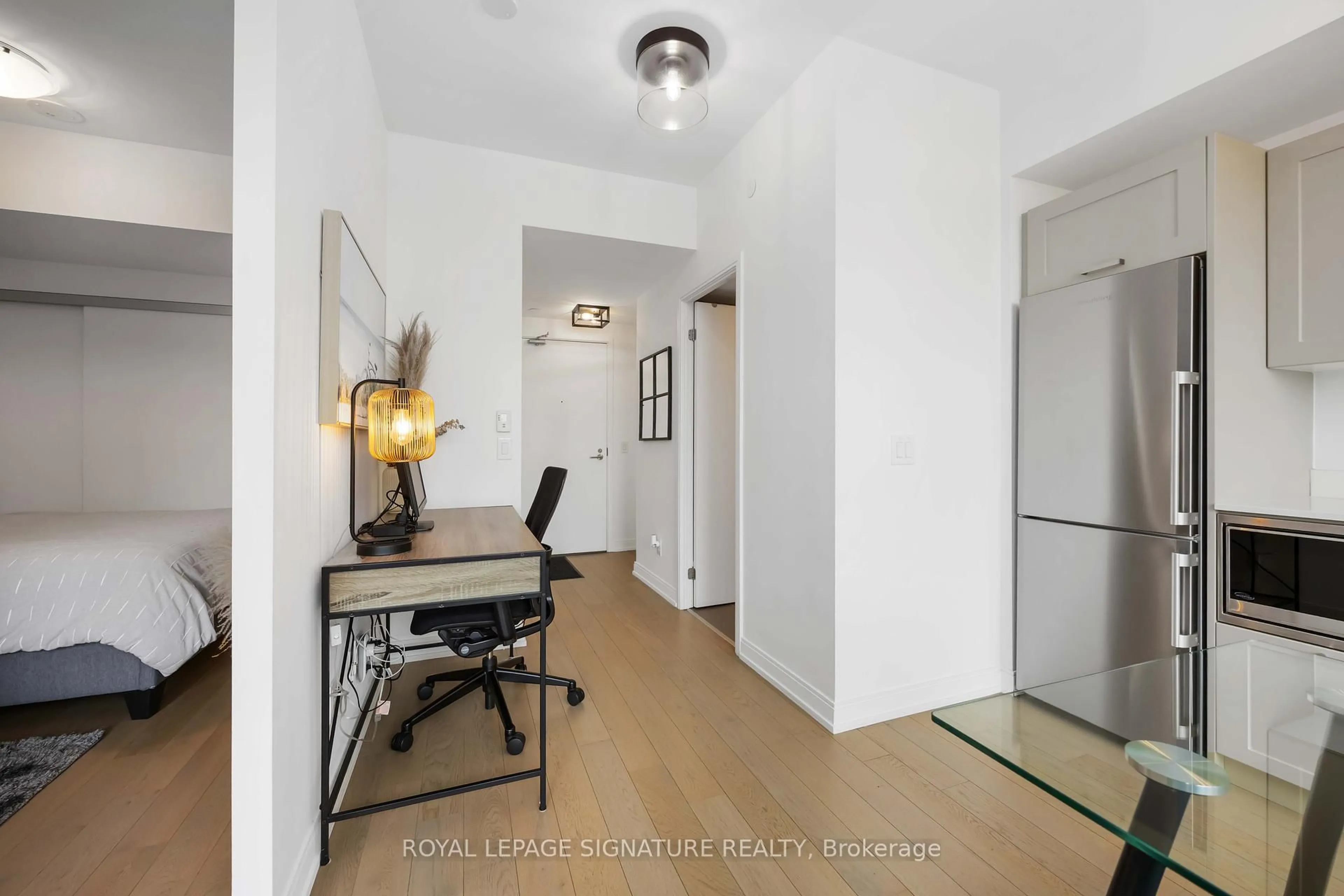 Indoor entryway for 1100 Kingston Rd #513, Toronto Ontario M1N 1N4