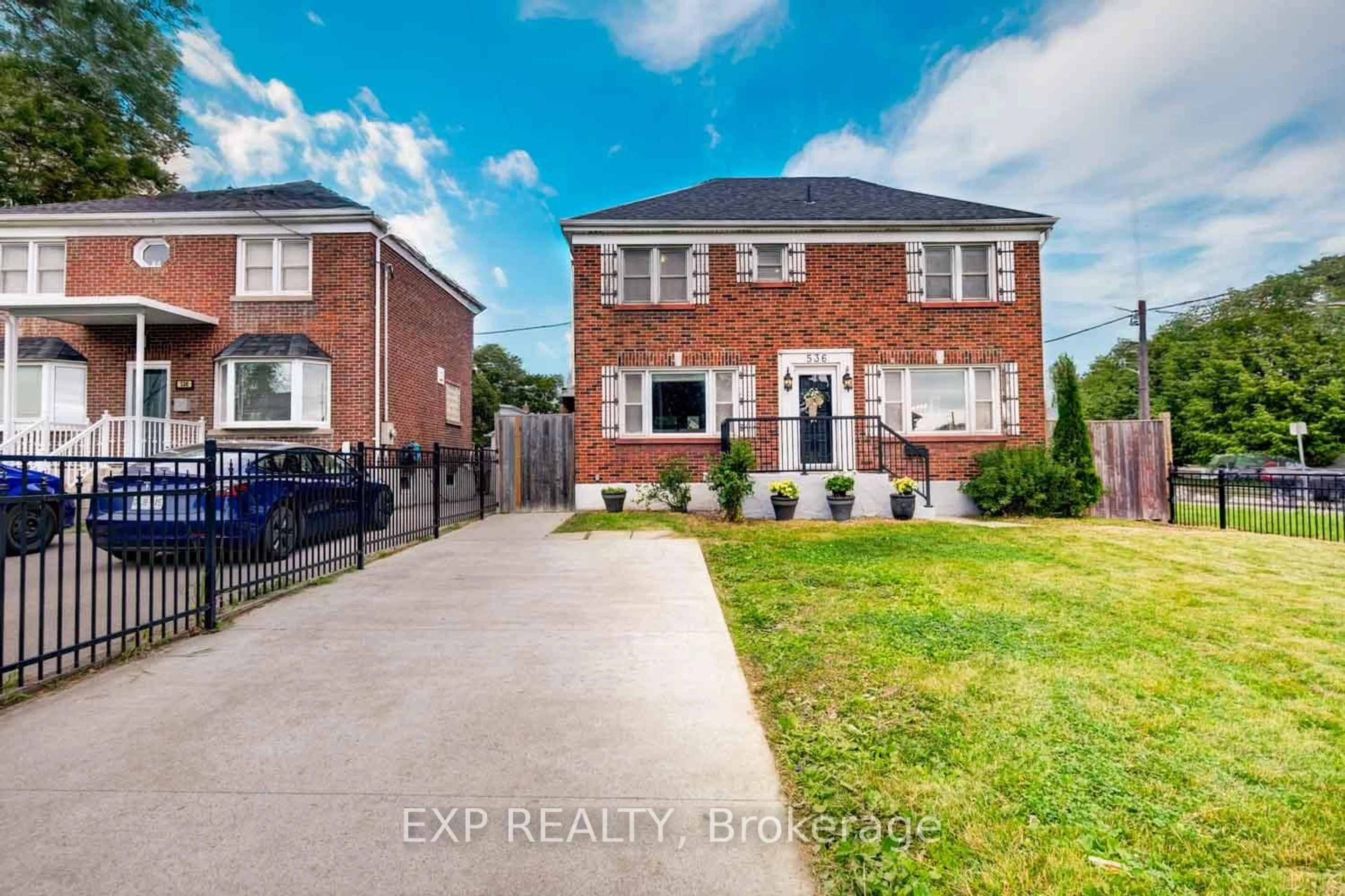 Home with brick exterior material, street for 536 King St, Oshawa Ontario L1H 1G1