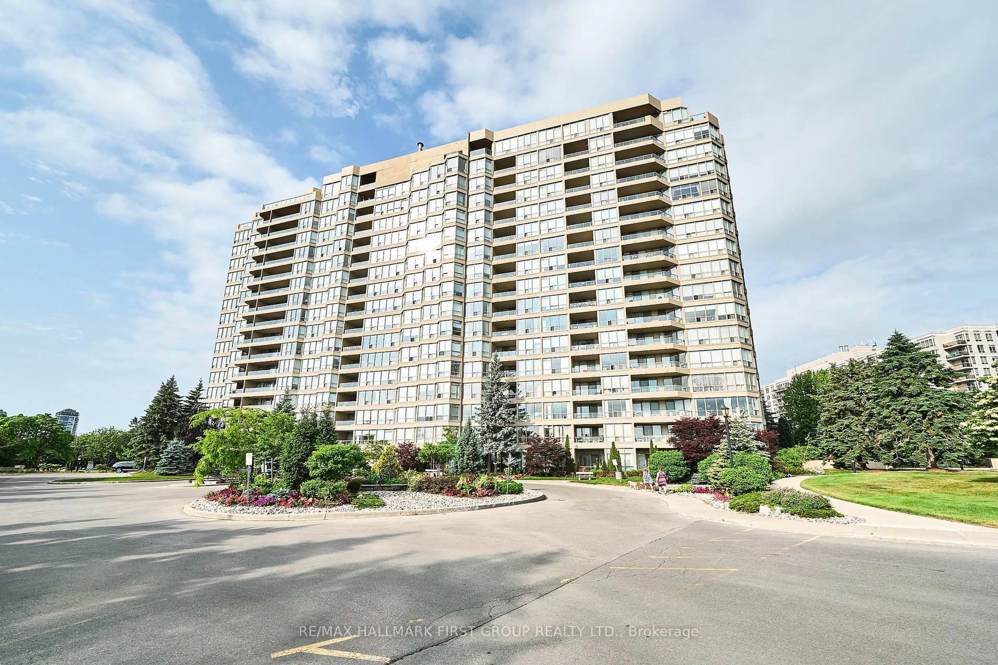 A pic from outside/outdoor area/front of a property/back of a property/a pic from drone, unknown for 1880 Valley Farm Rd #1030, Pickering Ontario L1V 6B3