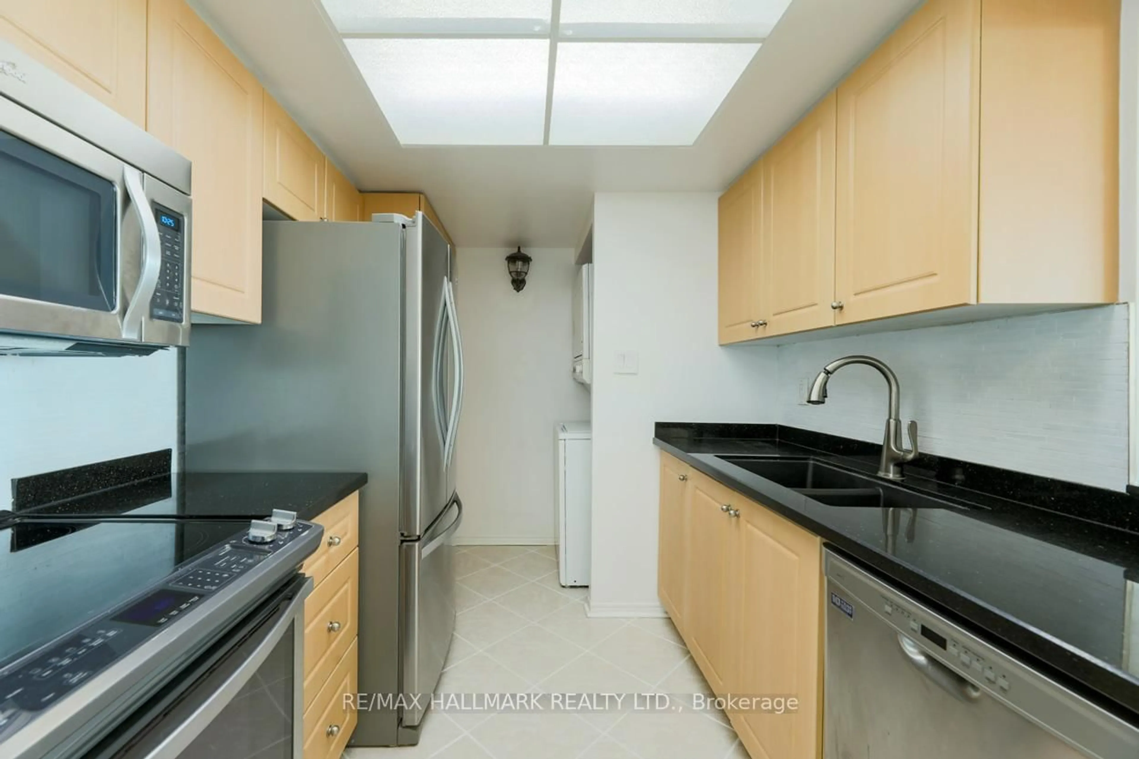 Standard kitchen, ceramic/tile floor for 3 Greystone Walk Dr #2027, Toronto Ontario M1K 5J4