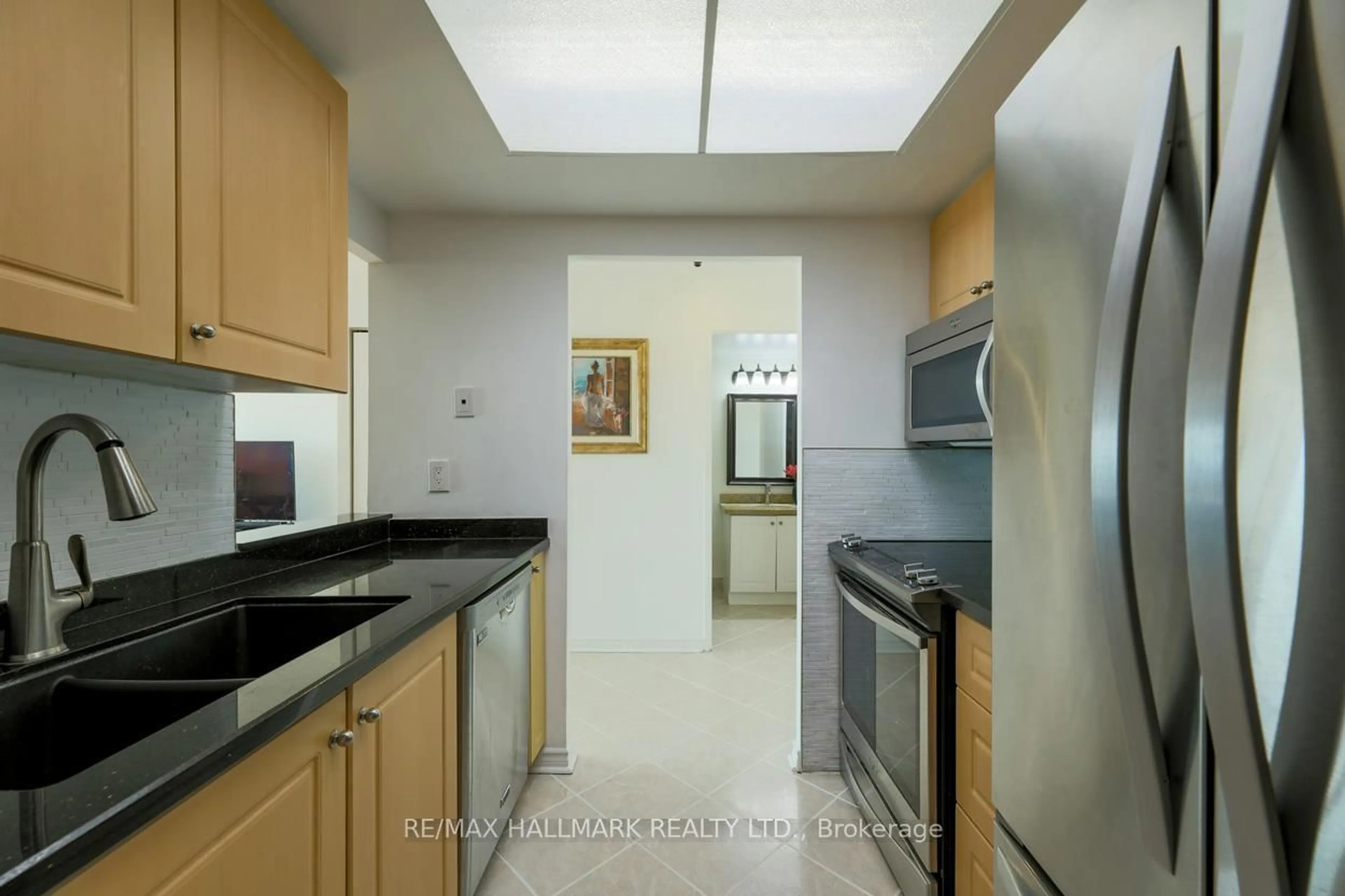 Standard kitchen, ceramic/tile floor for 3 Greystone Walk Dr #2027, Toronto Ontario M1K 5J4