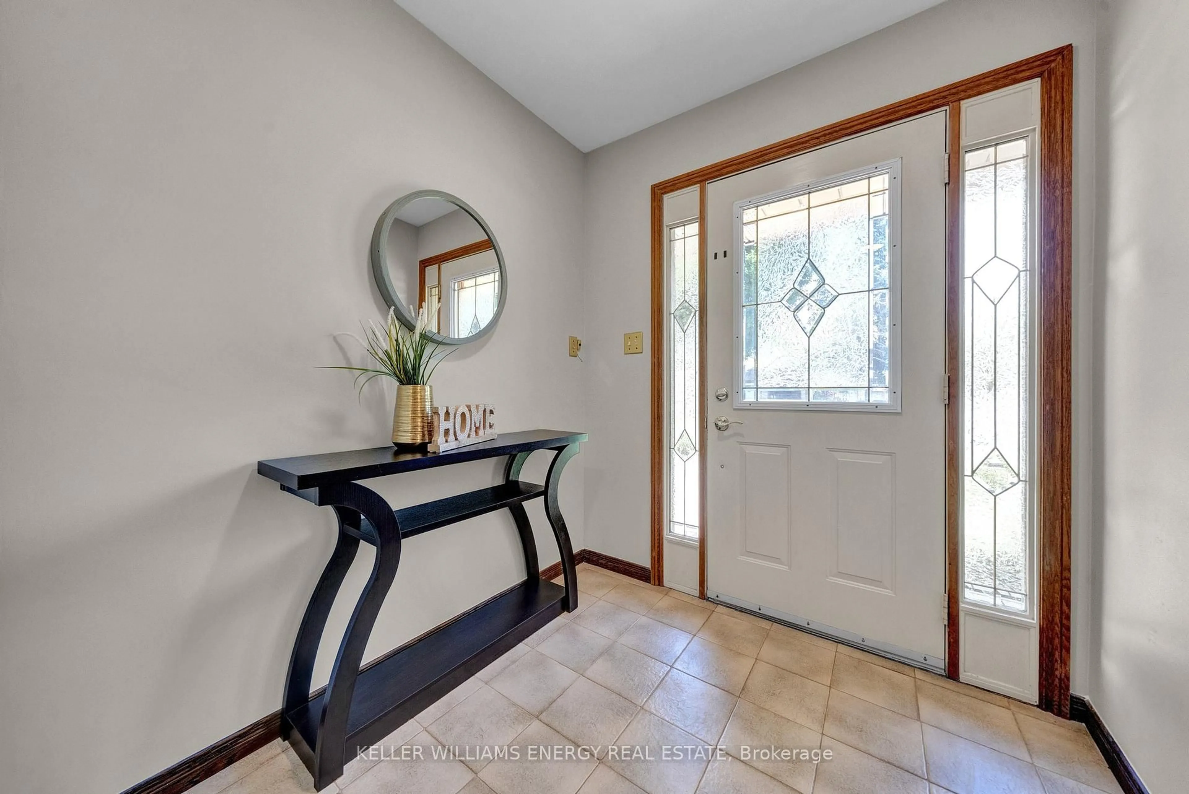 Indoor entryway for 11 Pilkington Cres, Whitby Ontario L1N 6E8