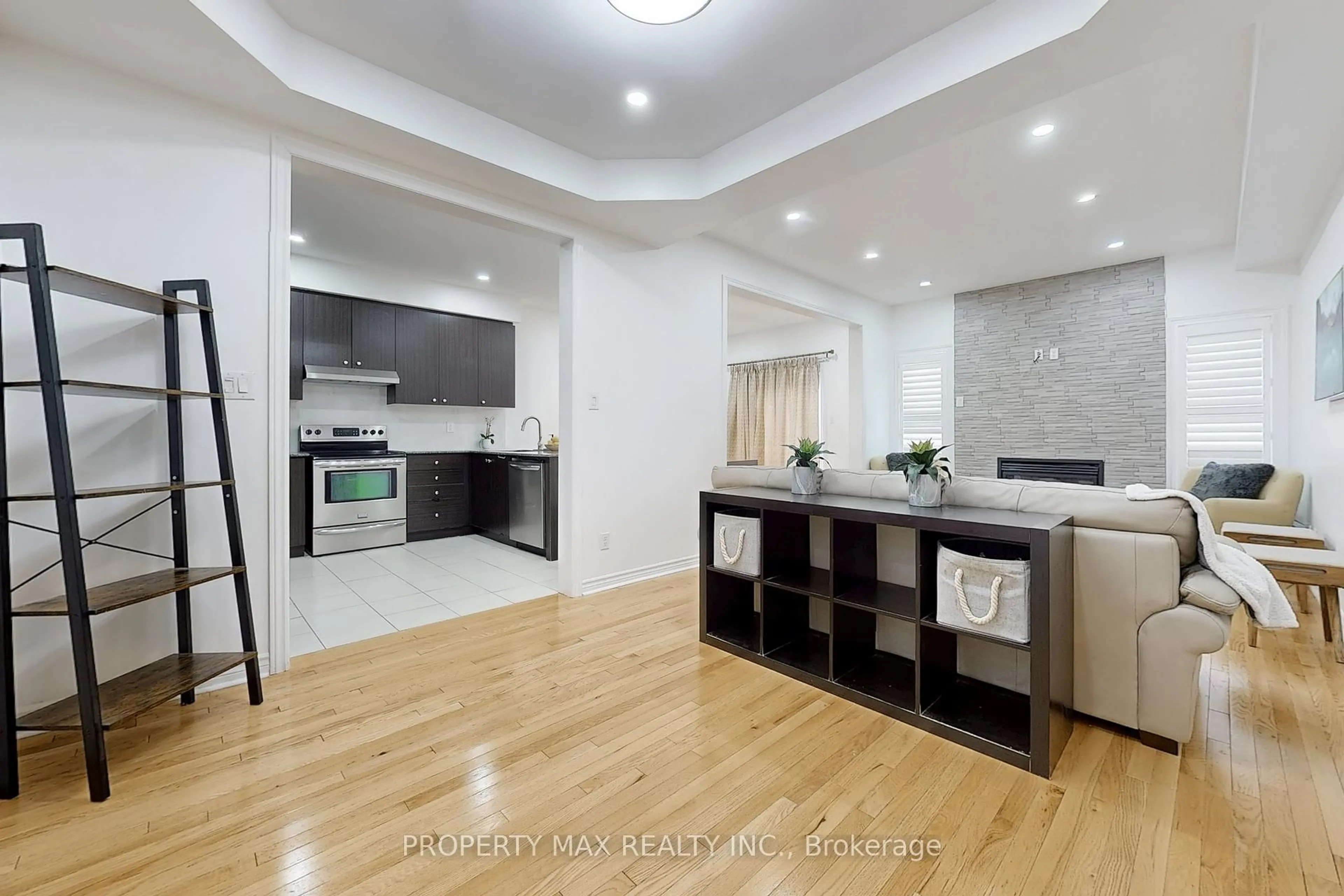 Open concept kitchen, unknown for 1577 Brandy Crt, Pickering Ontario L1X 0C8