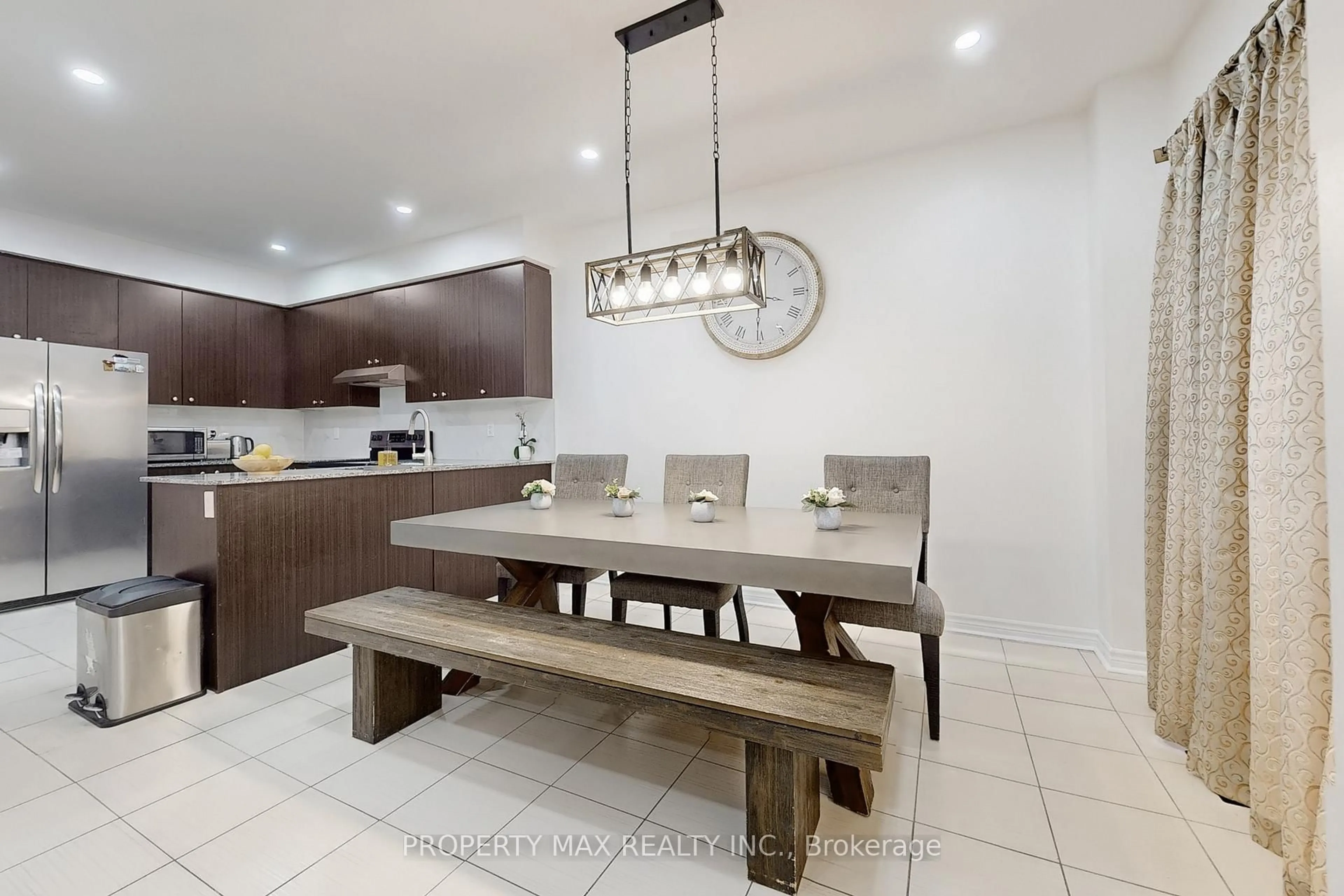 Unknown for 1577 Brandy Crt, Pickering Ontario L1X 0C8