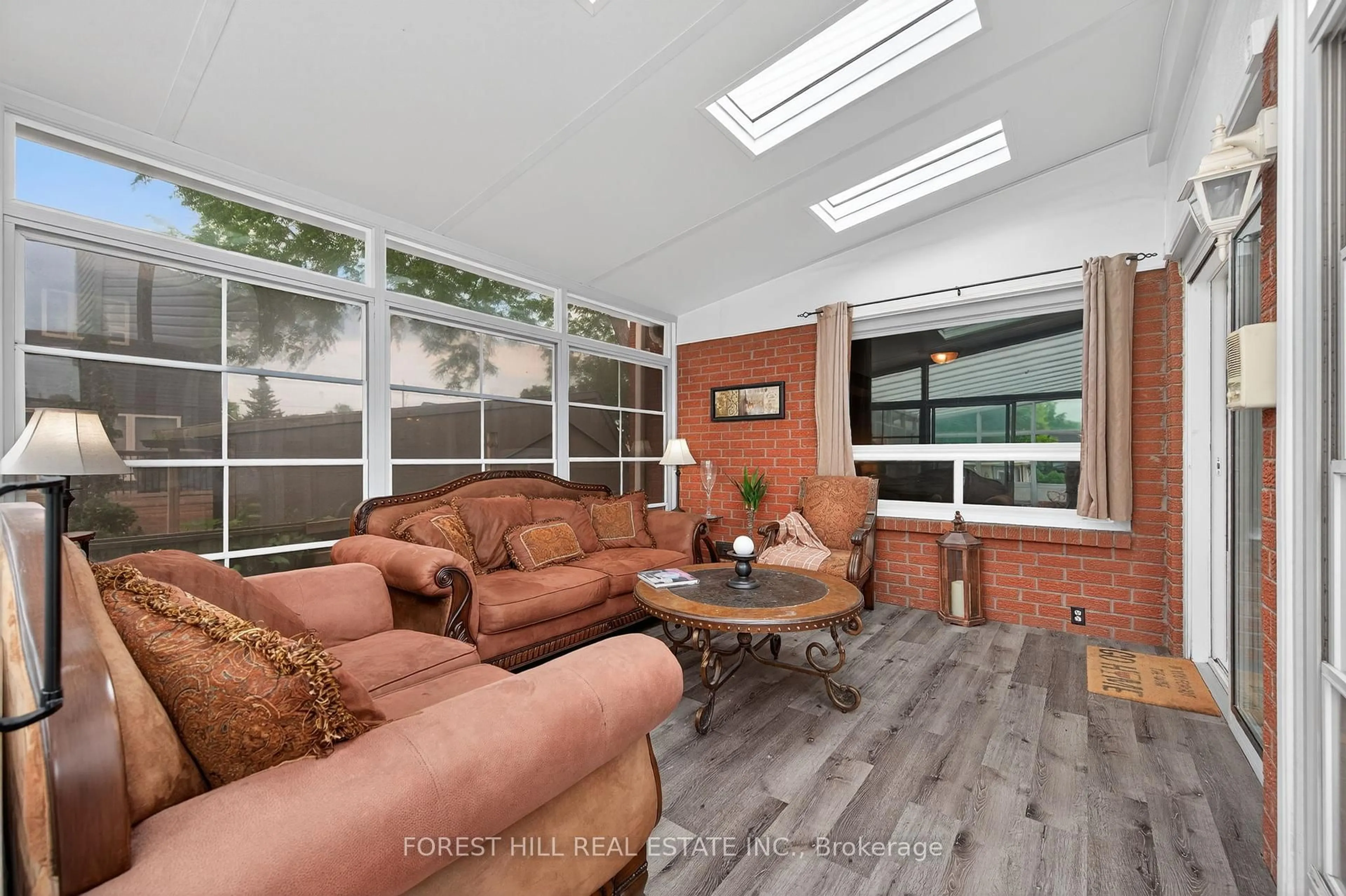 Living room with furniture, ceramic/tile floor for 8 Bridle Crt, Clarington Ontario L1E 2B1