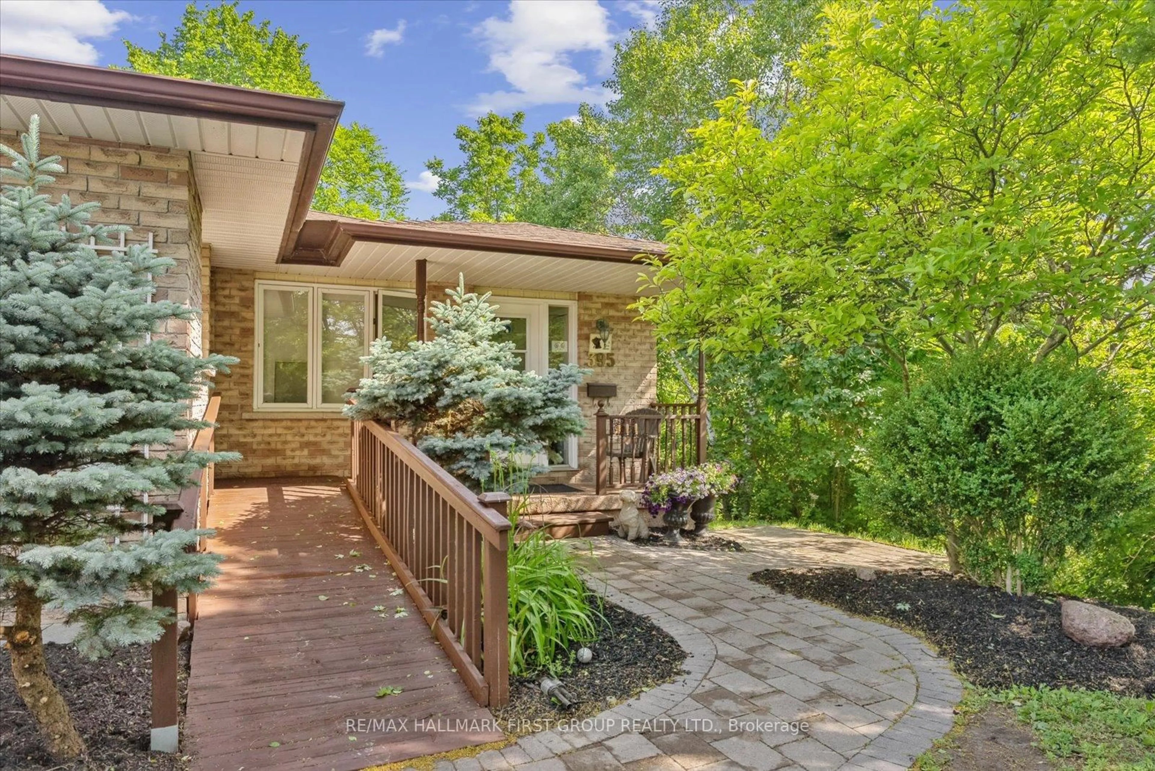 Patio, street for 395 COCHRANE Crt, Scugog Ontario L9L 1W1