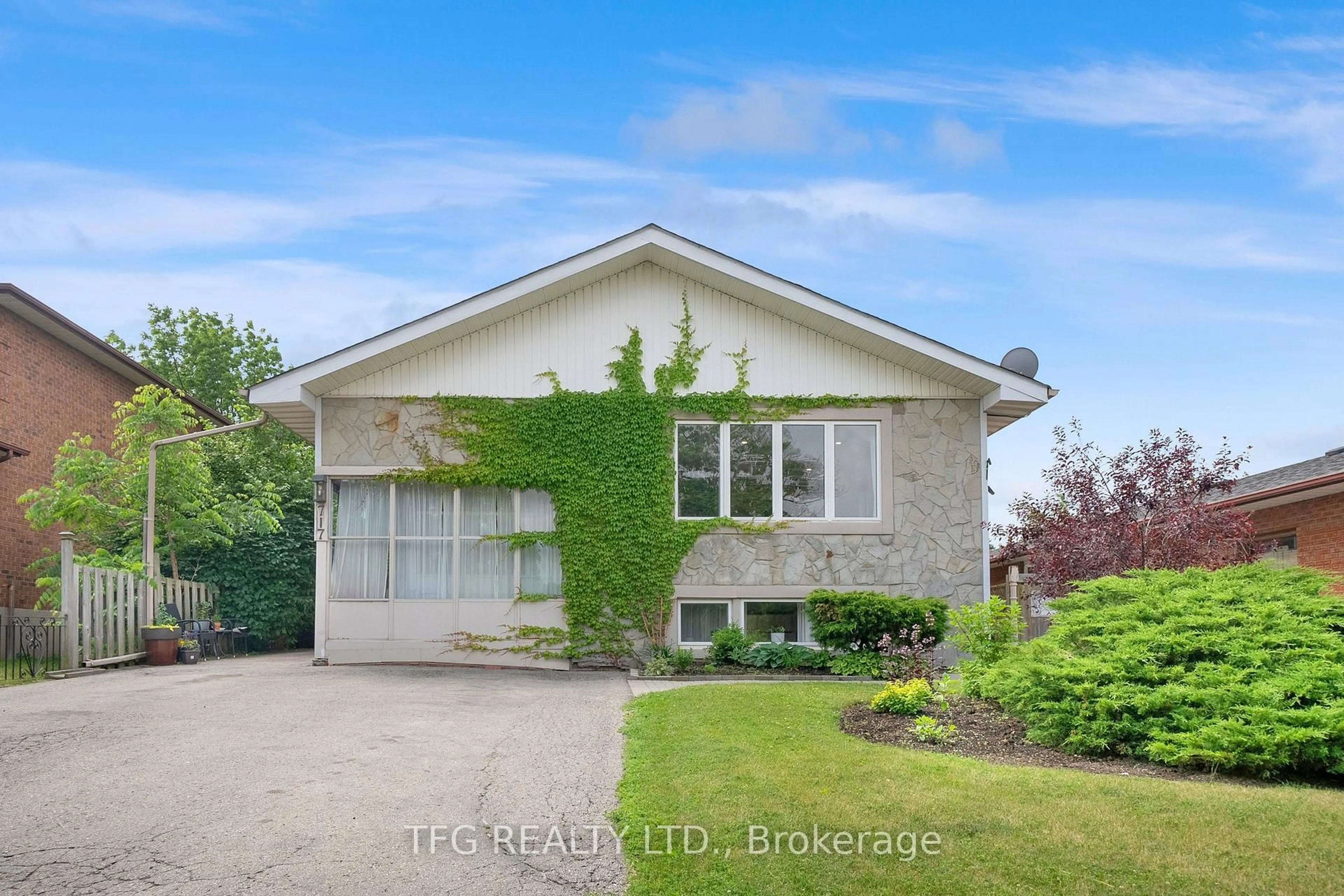 Home with brick exterior material, street for 717 Keates Ave, Oshawa Ontario L1H 7Y3
