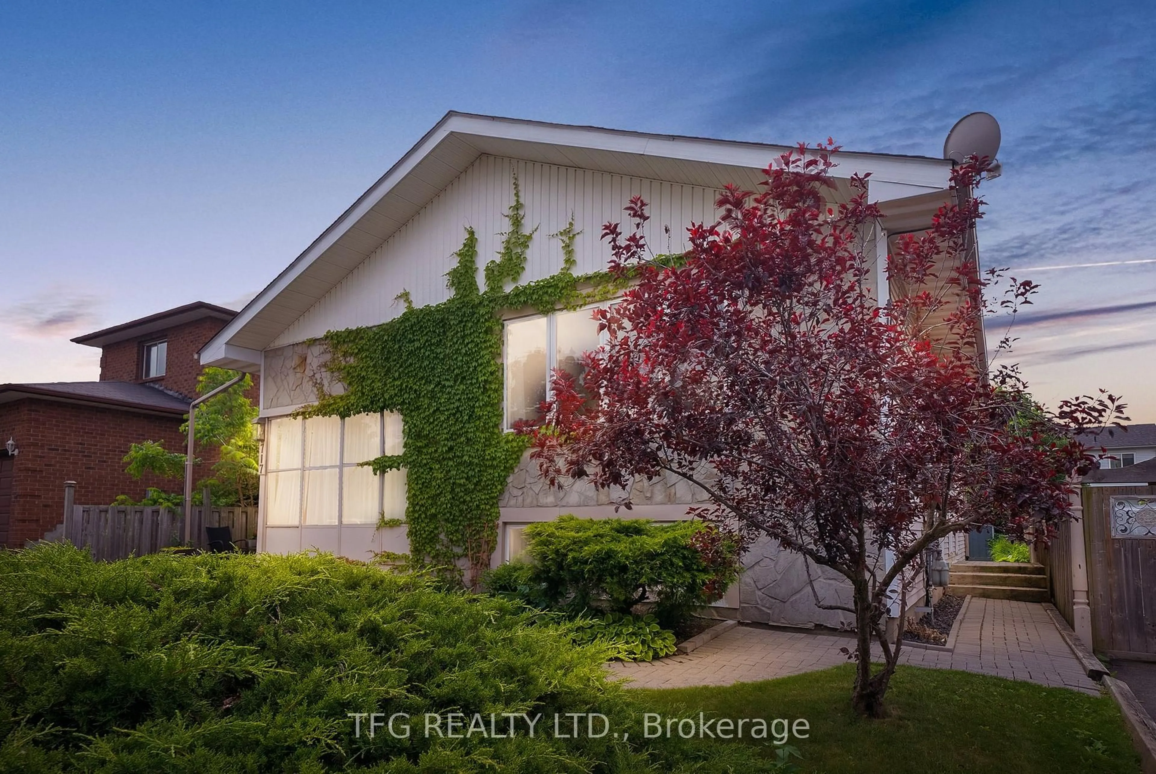 Home with brick exterior material, street for 717 Keates Ave, Oshawa Ontario L1H 7Y3