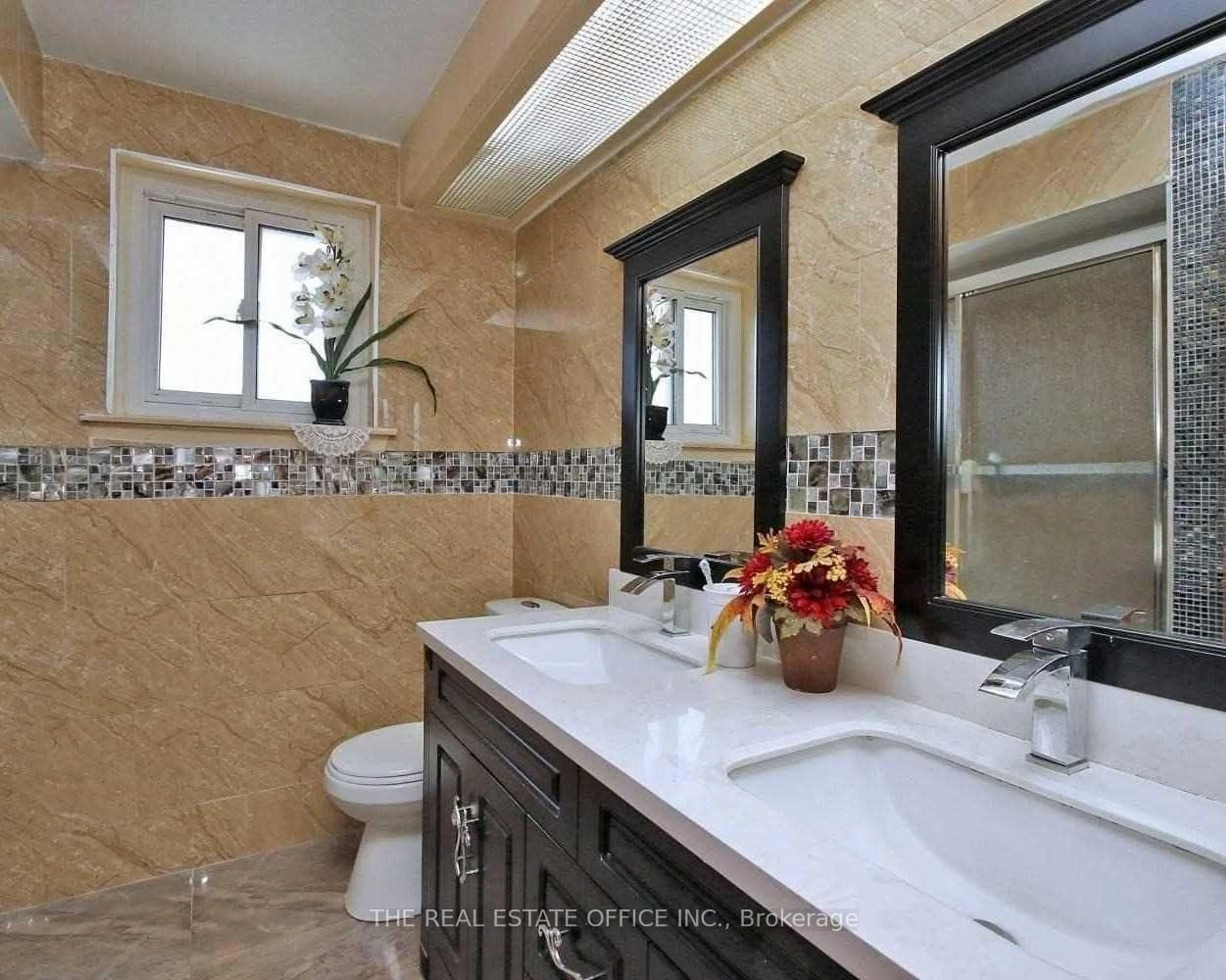 Contemporary bathroom, ceramic/tile floor for 1074 Pharmacy Ave, Toronto Ontario M1R 2H1