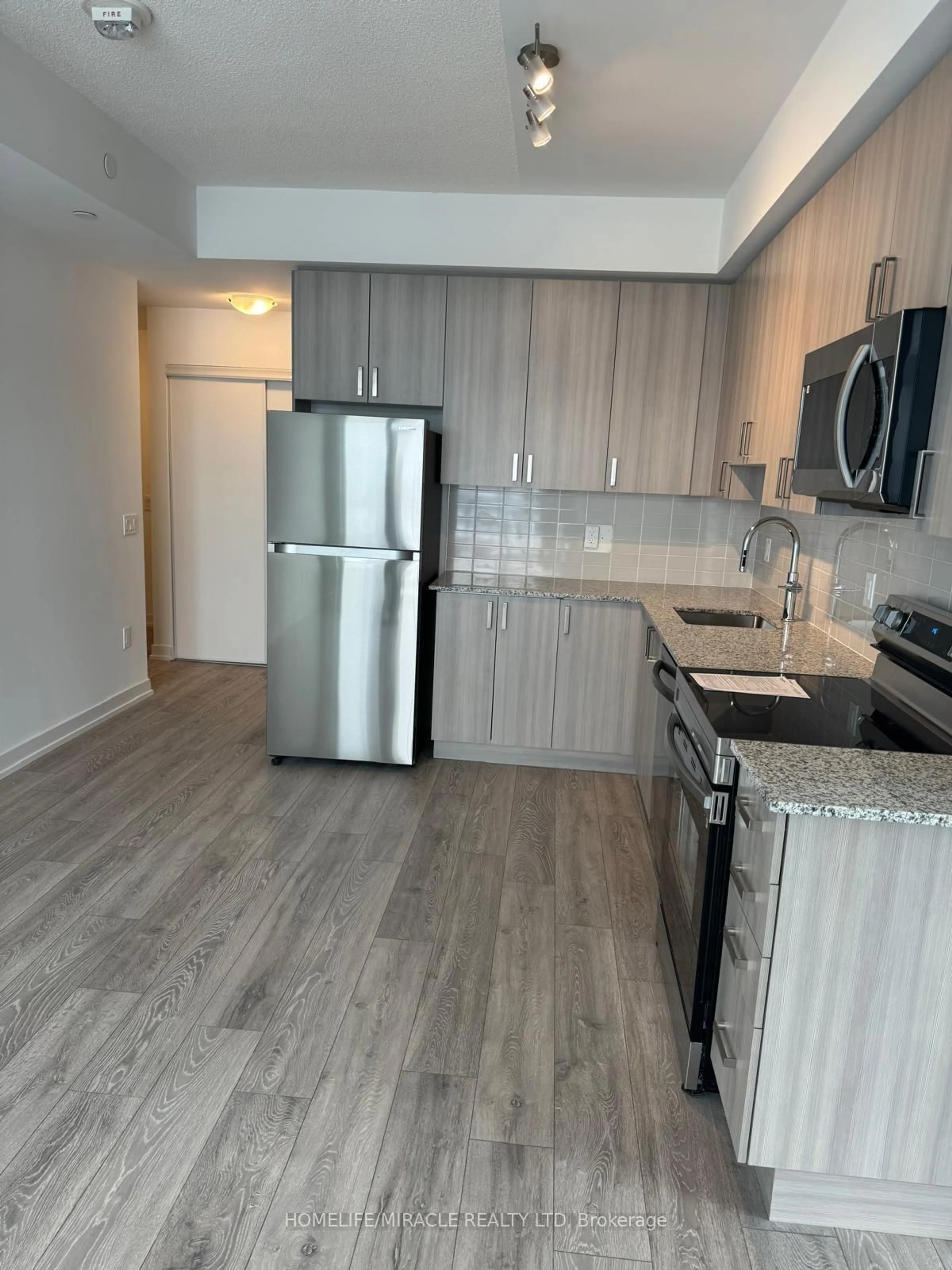 Standard kitchen, unknown for 1455 Celebration Dr #2110, Pickering Ontario L1W 0C3