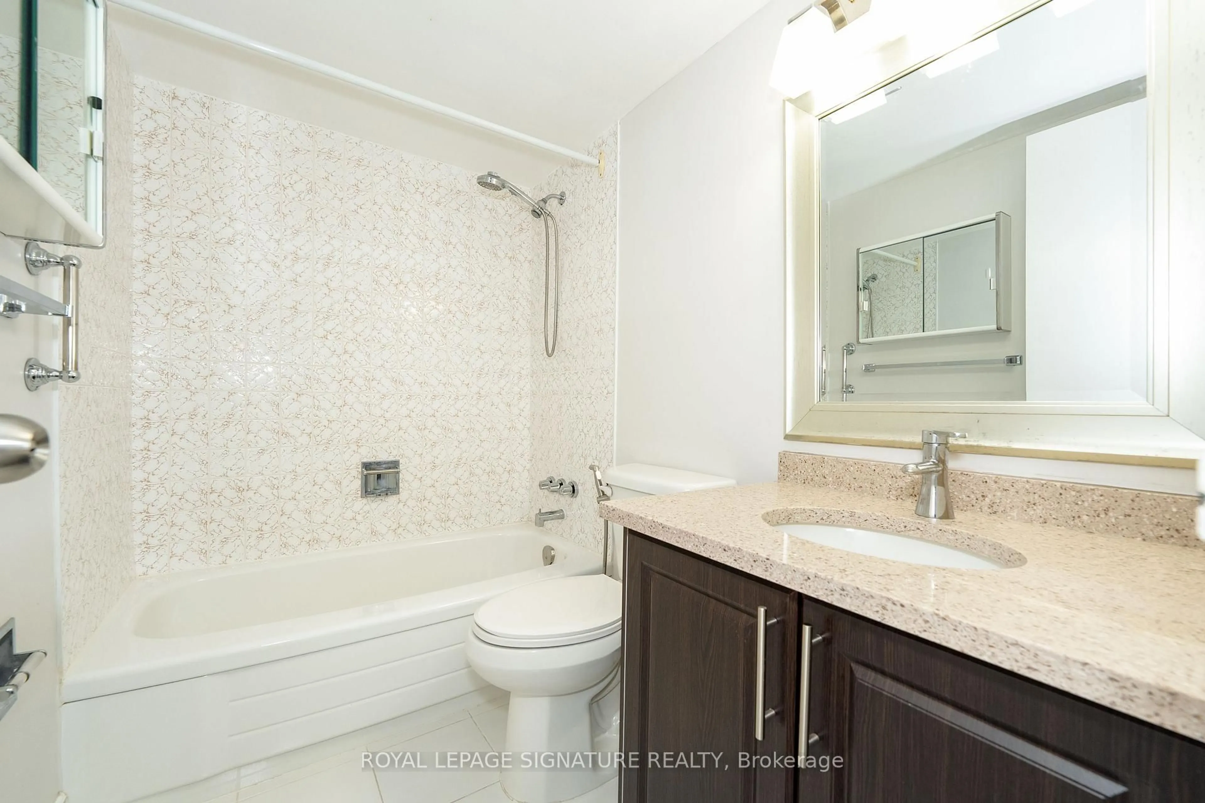 Standard bathroom, ceramic/tile floor for 3151 Bridletowne Circ #1802, Toronto Ontario M1W 2T1