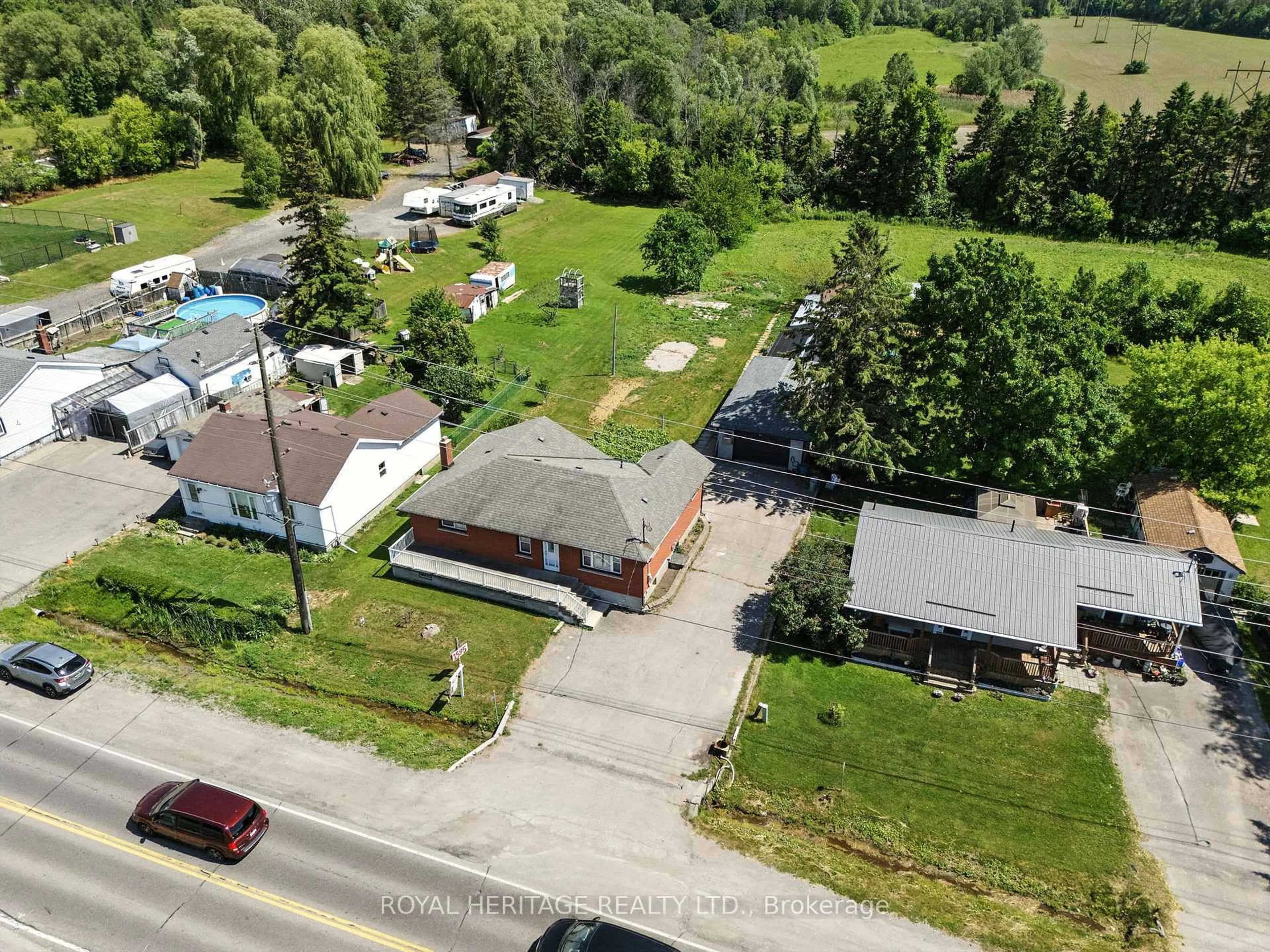 A pic from outside/outdoor area/front of a property/back of a property/a pic from drone, street for 1595 Taunton Rd, Clarington Ontario L0B 1J0